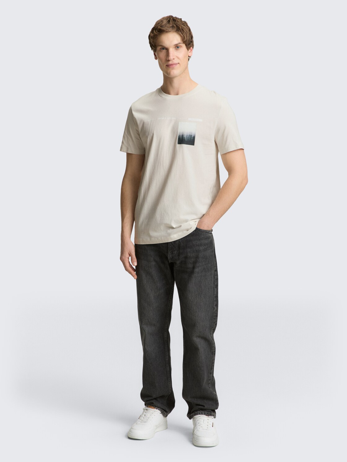 T-Shirt mit Fotoprint - greyish white - Model-Vorderansicht