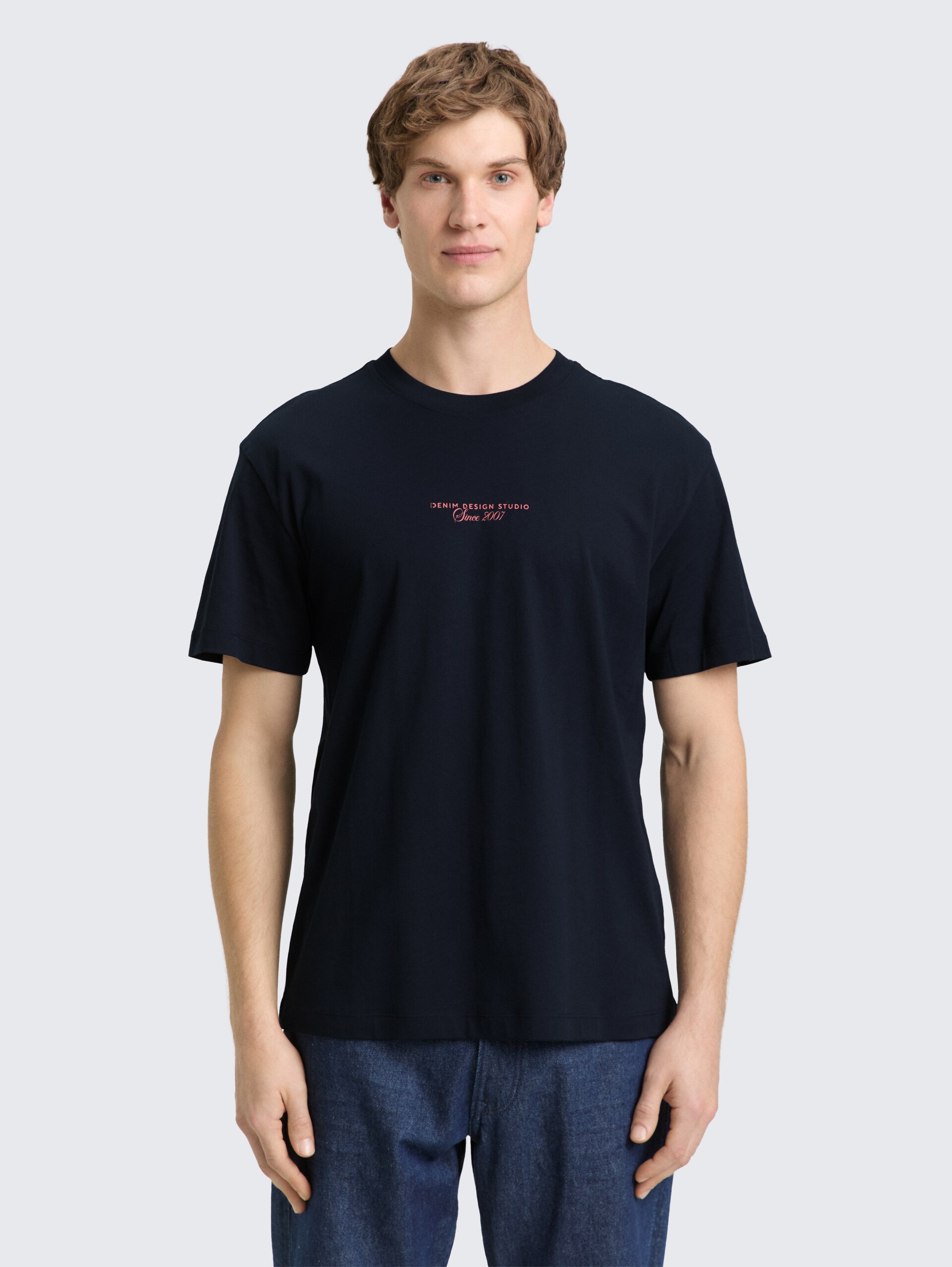 Relaxed Fit T-Shirt mit Rückenprint - sky captain blue - Ausschnitt Model-Vorderansicht