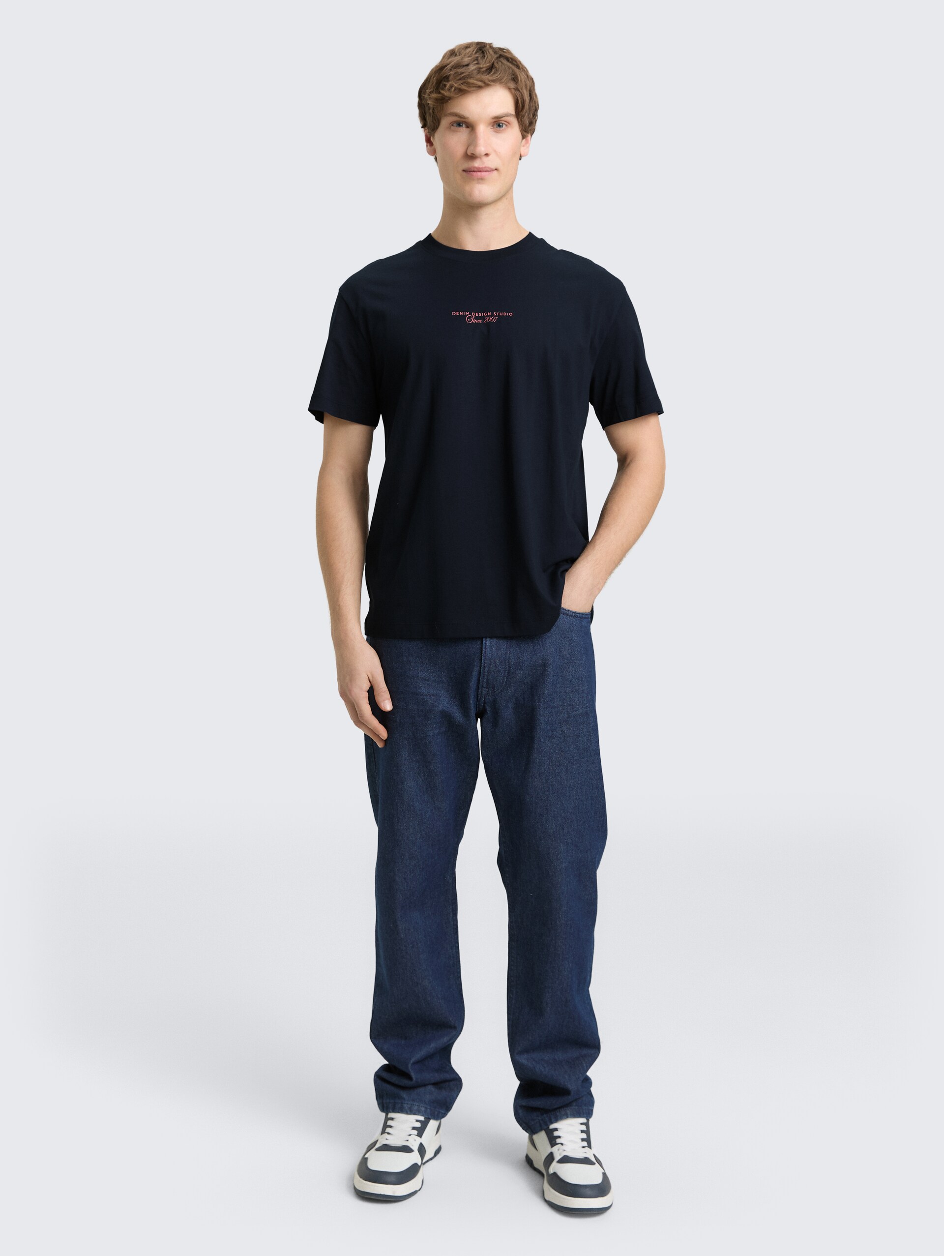 Relaxed Fit T-Shirt mit Rückenprint - sky captain blue - Model-Vorderansicht