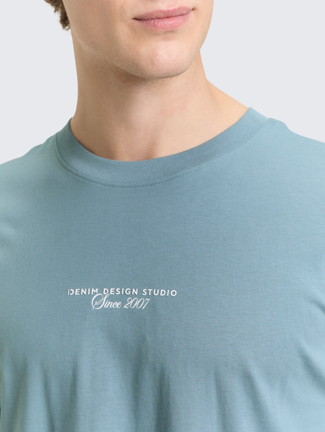 Relaxed Fit T-Shirt mit Rückenprint - citadel blue - Detail-Model-Ansicht