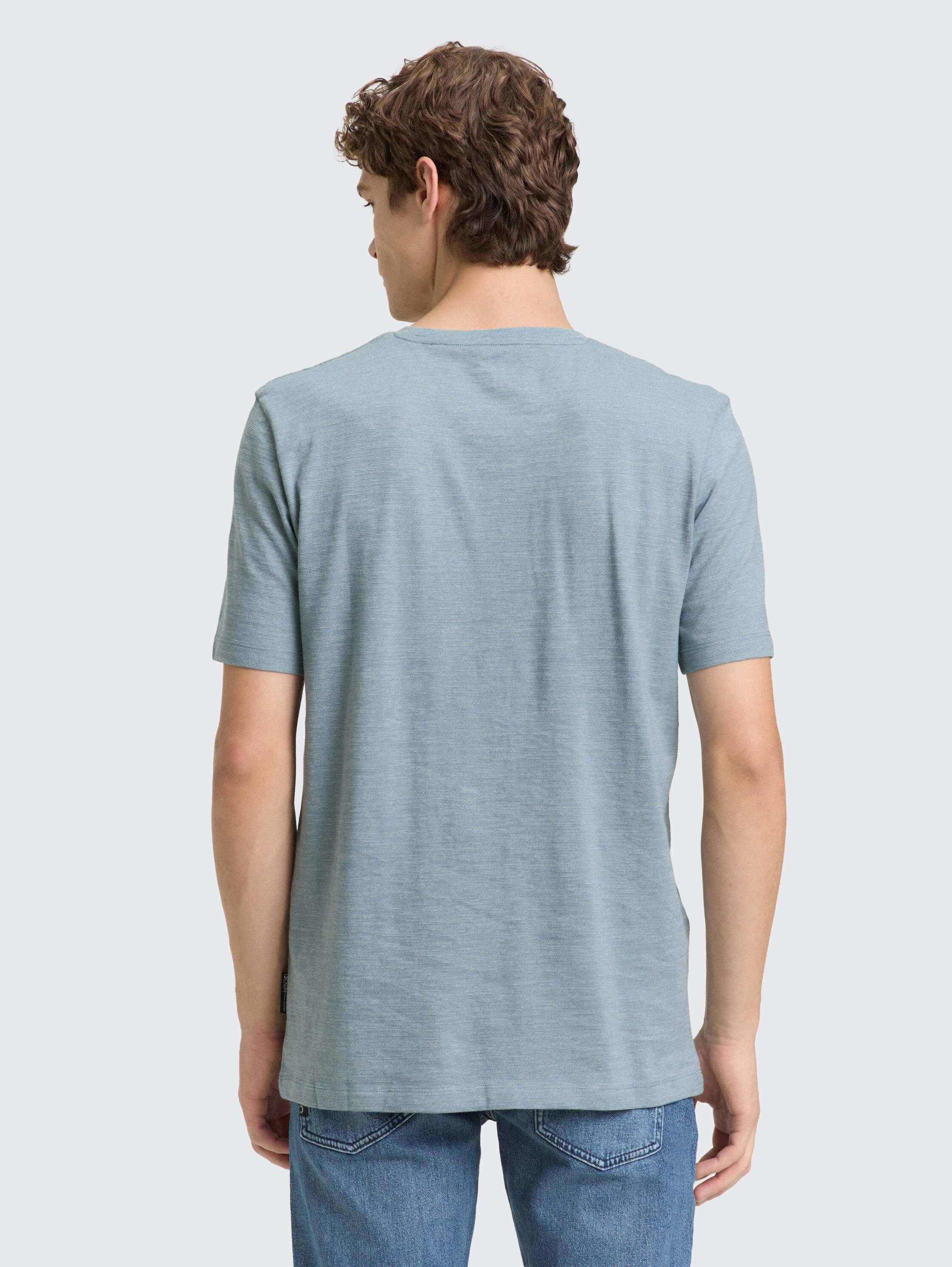 T-Shirt in Melange-Optik - citadel blue melange - Auschnitt Model-Rückansicht