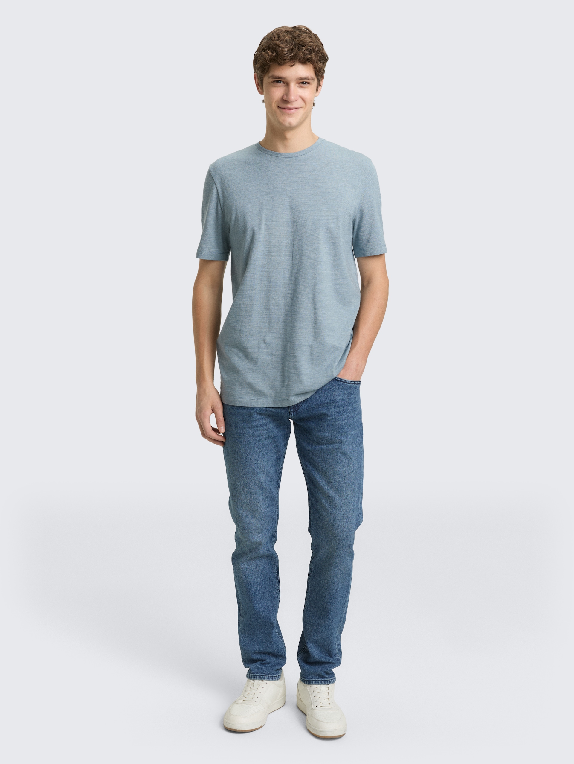 T-Shirt in Melange-Optik - citadel blue melange - Model-Vorderansicht