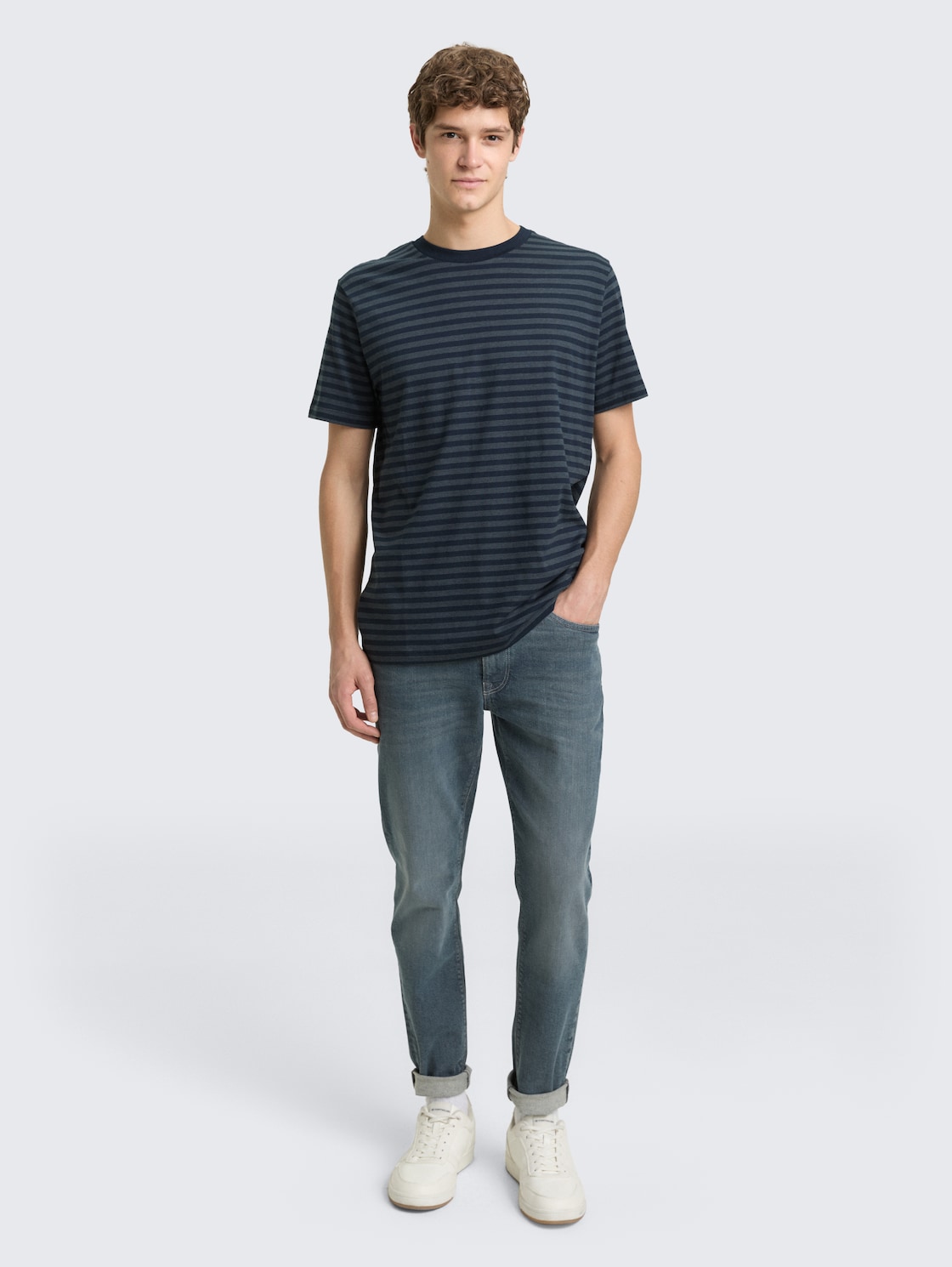 T-Shirt mit Streifenmuster - navy grey yd stripe - Model-Vorderansicht