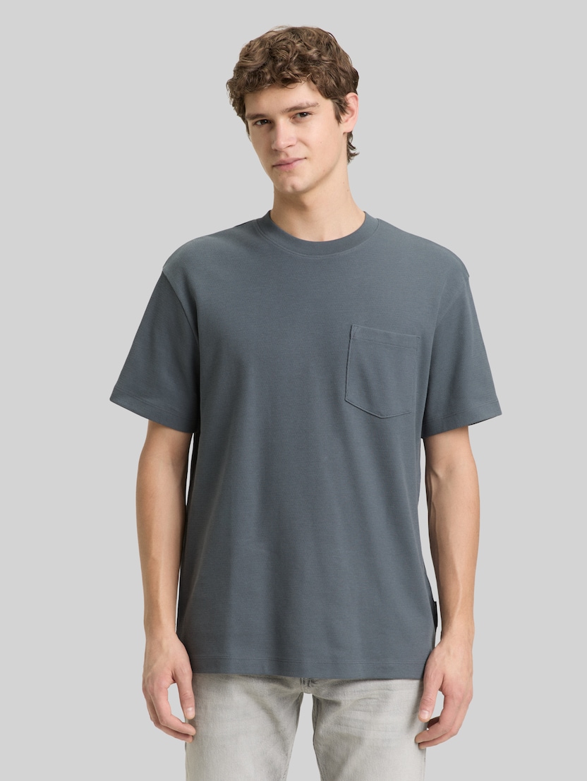Relaxed Fit T-Shirt mit Brusttasche von Denim Male, urban medium grey