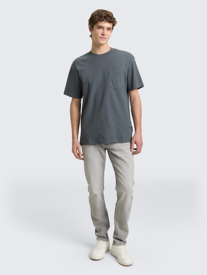 Relaxed Fit T-Shirt mit Brusttasche von Denim Male, urban medium grey