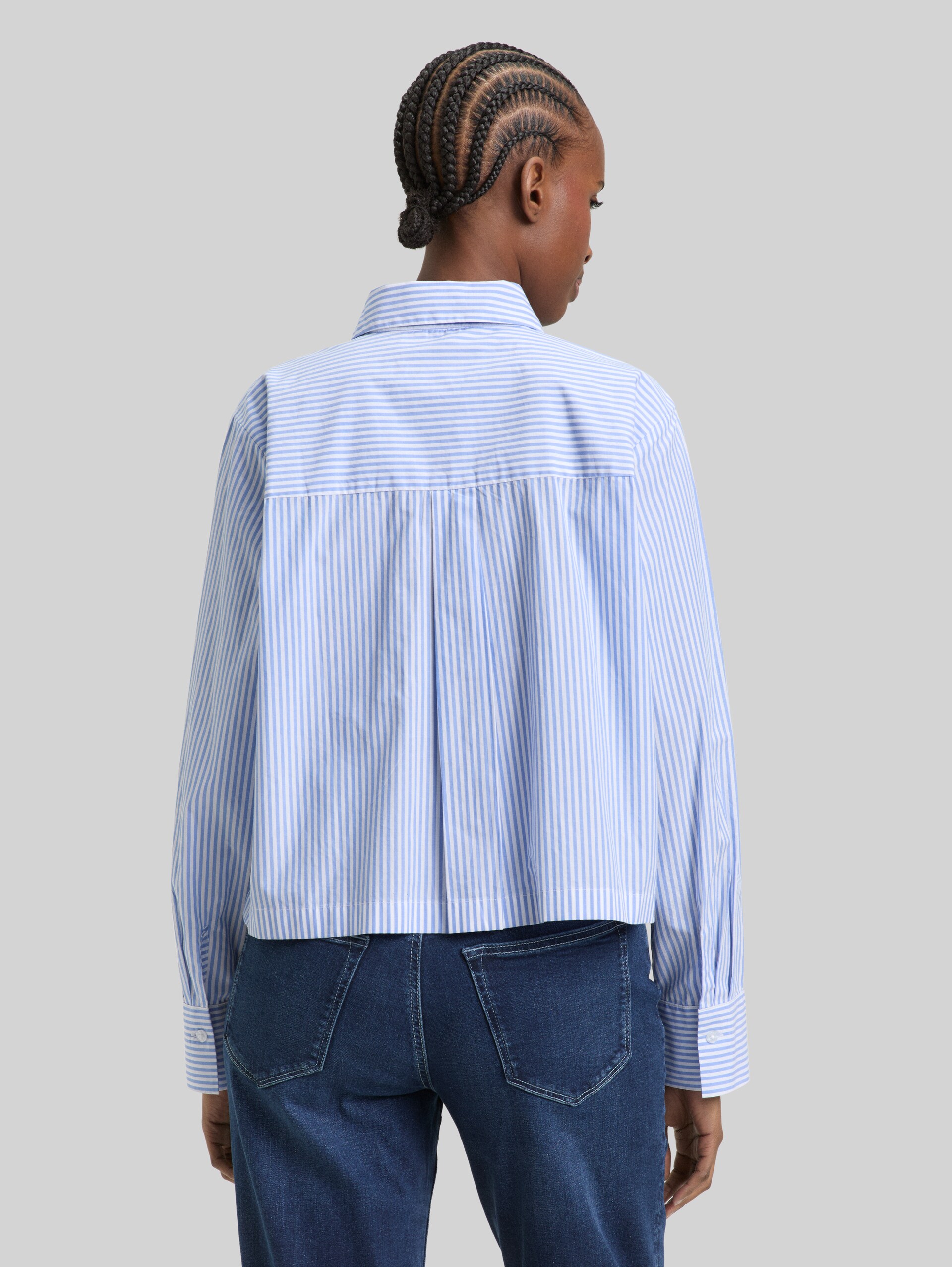 Boxy fit cotton shirt blouse - blue white strripe - Neckline model-back view