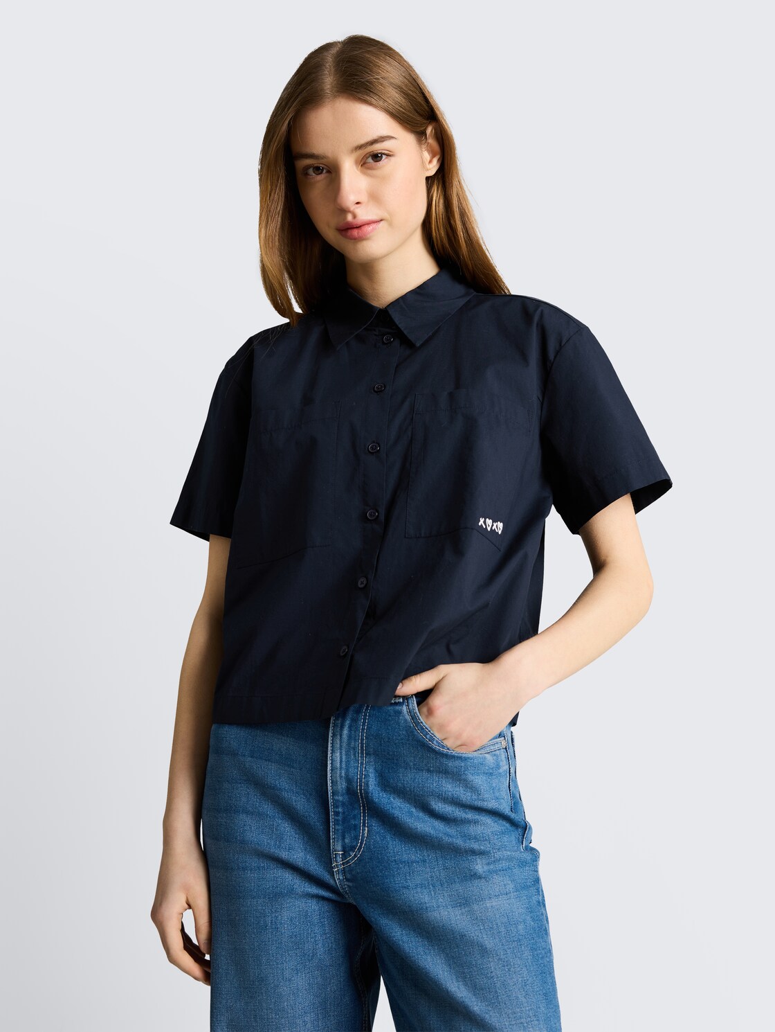 Boxy Fit Bluse aus Baumwolle - sky captain blue - Ausschnitt Model-Vorderansicht