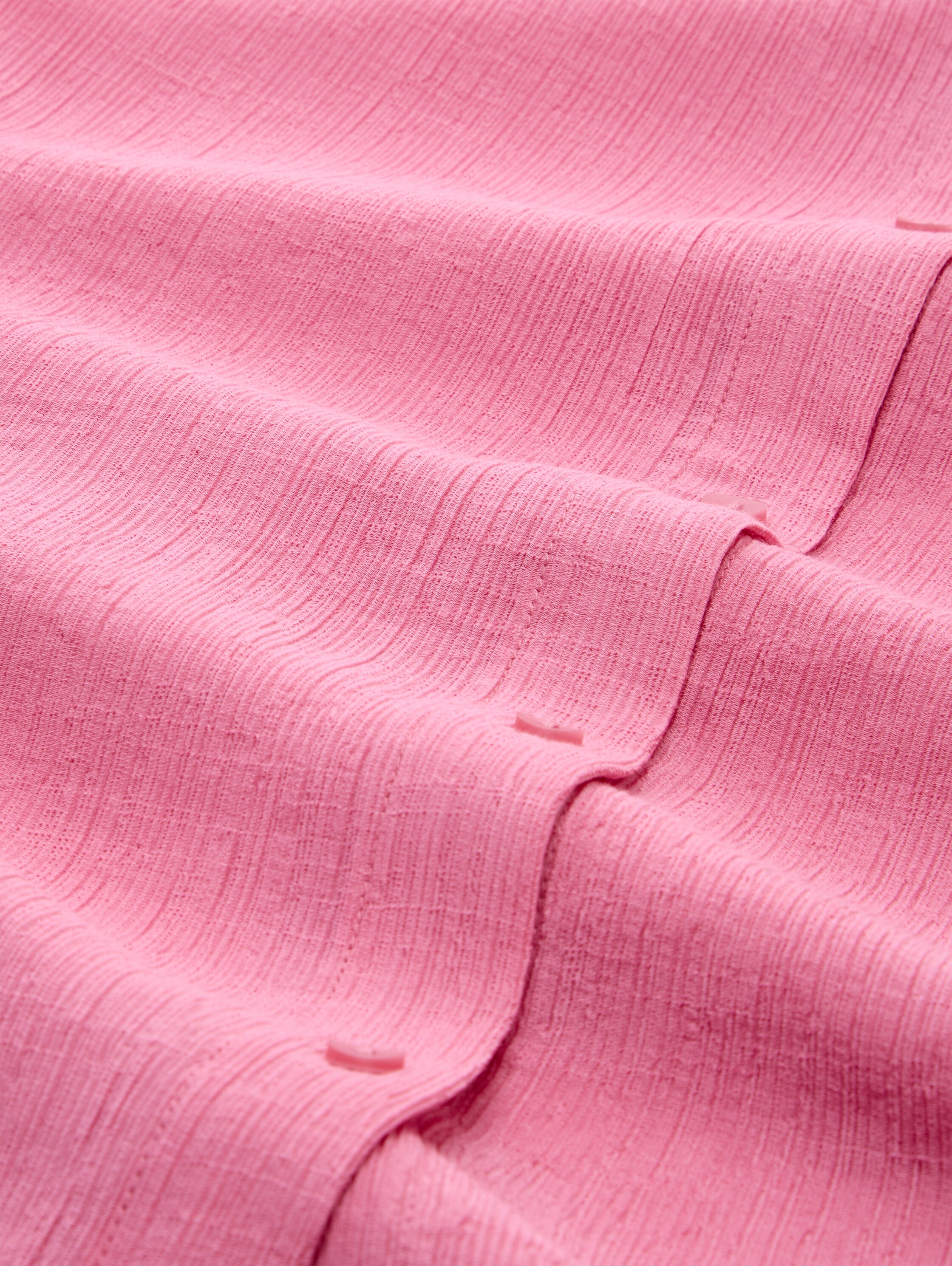 Chemisier froissé avec patte de boutonnage - Soft Blush Rose - Vue de la matière