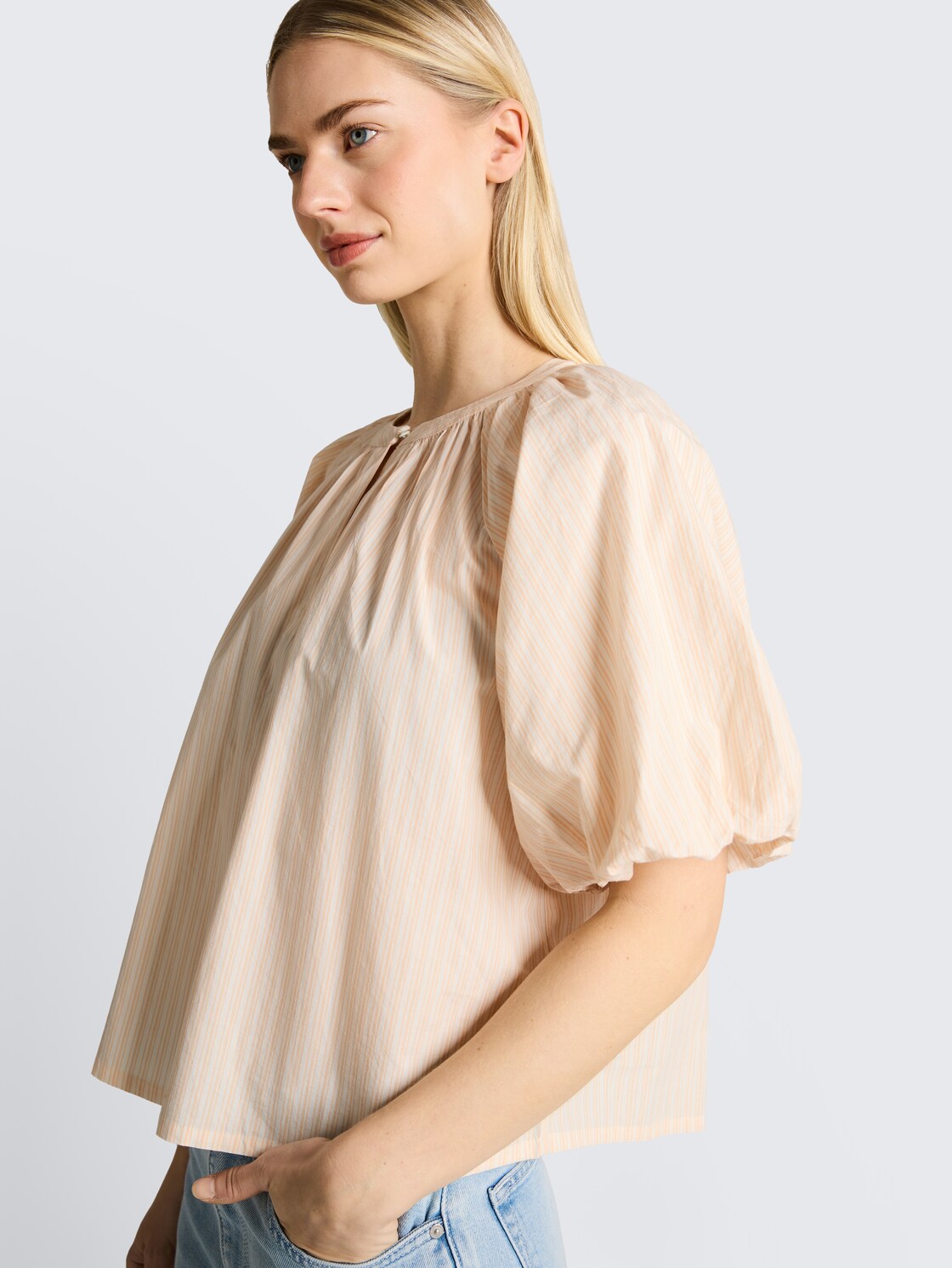 Bluse mit Streifenmuster - white apricot irregular stripe - Detail-Model-Ansicht