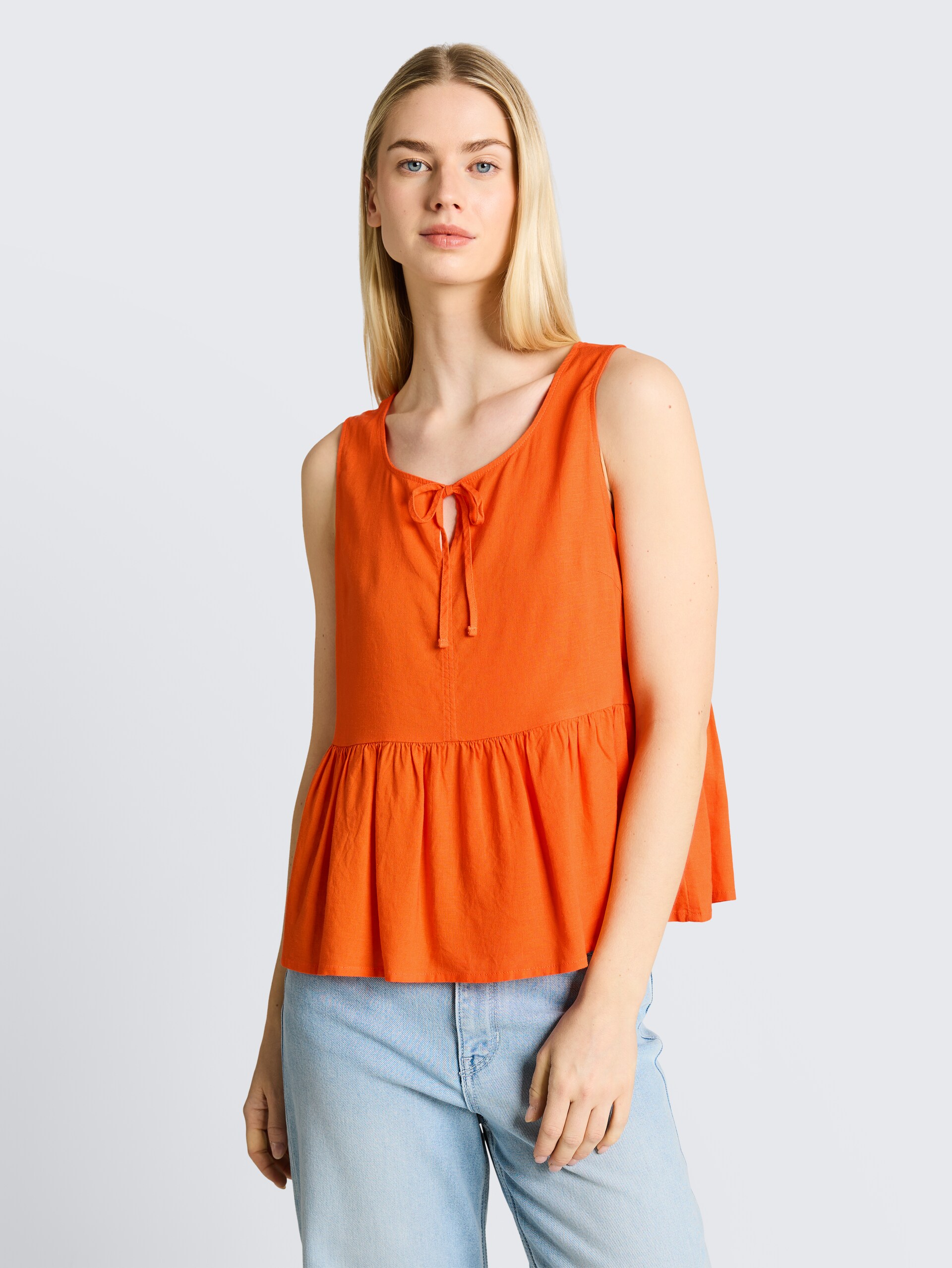 Blouse met linnen - Fiery Orange - Nek model vooraanzicht
