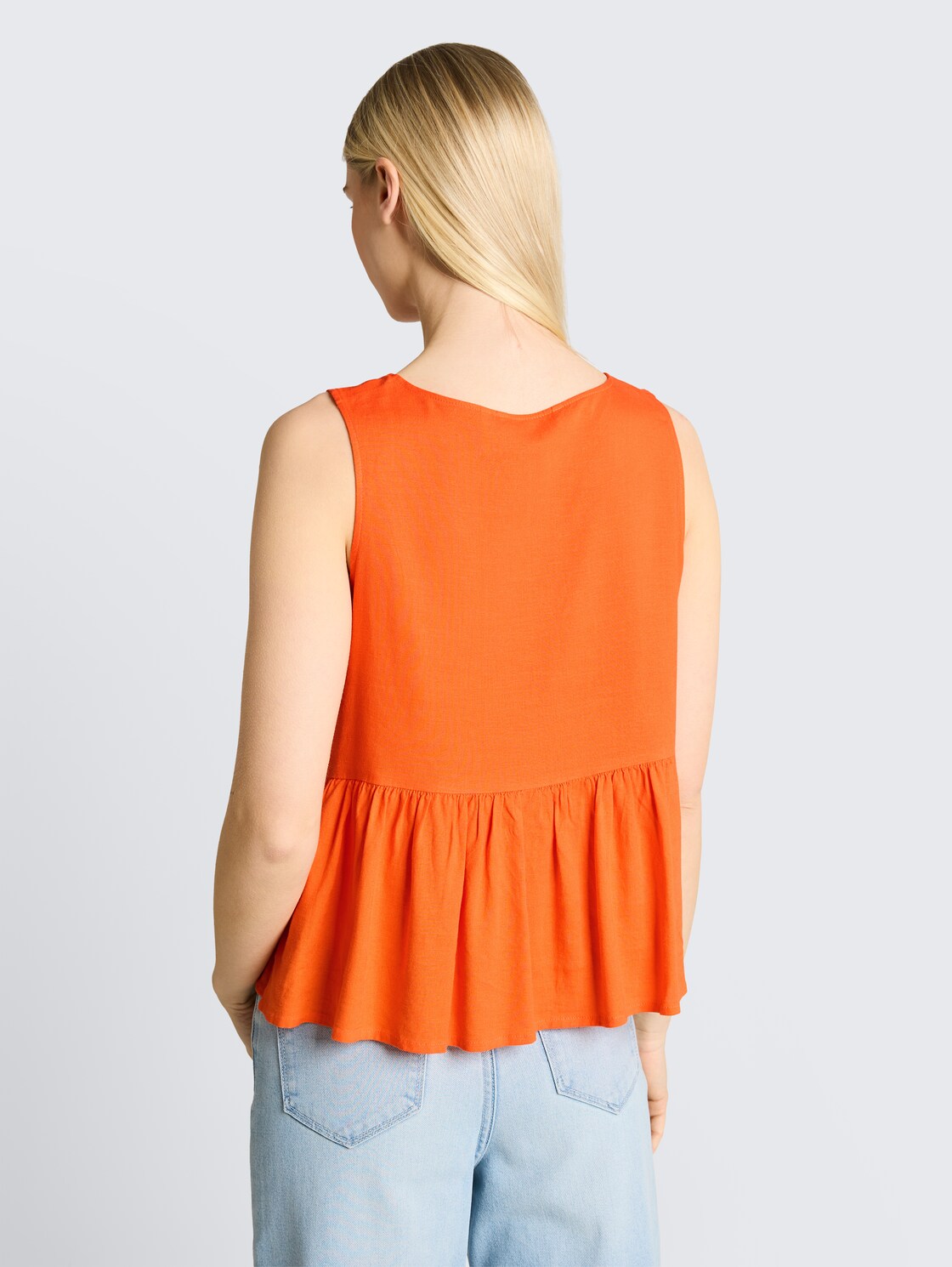 Blusentop mit Leinenanteil - Fiery Orange - Auschnitt Model-Rückansicht