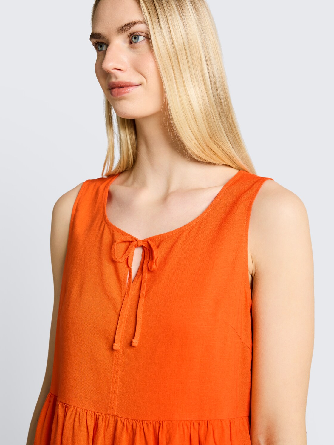 Blusentop mit Leinenanteil - Fiery Orange - Detail-Model-Ansicht