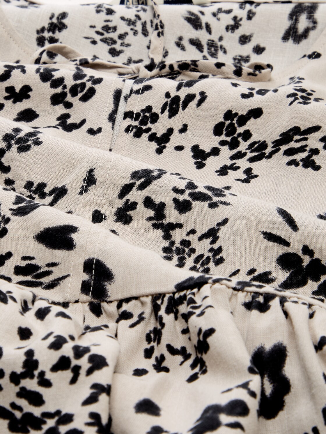 Blusentop mit Leinenanteil - beige black flower print - Material-Ansicht