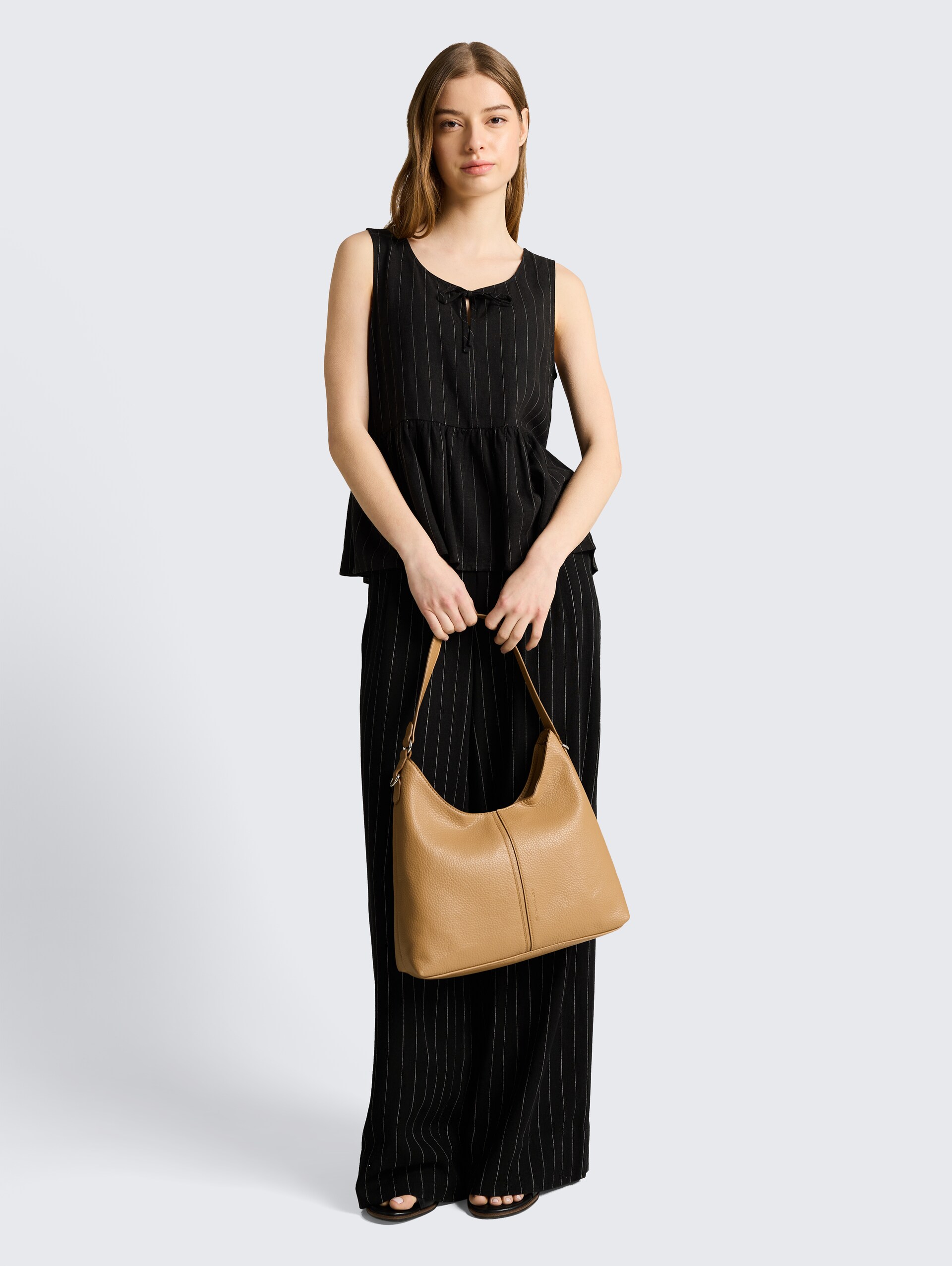 Blusentop mit Leinenanteil - black beige vertical stripe - Model-Vorderansicht