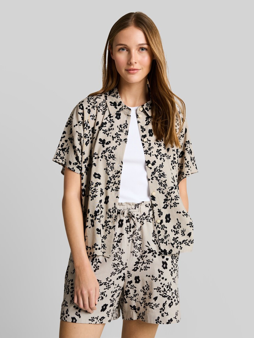 Boxy Fit Bluse mit Leinenanteil von Denim Female, beige black flower print