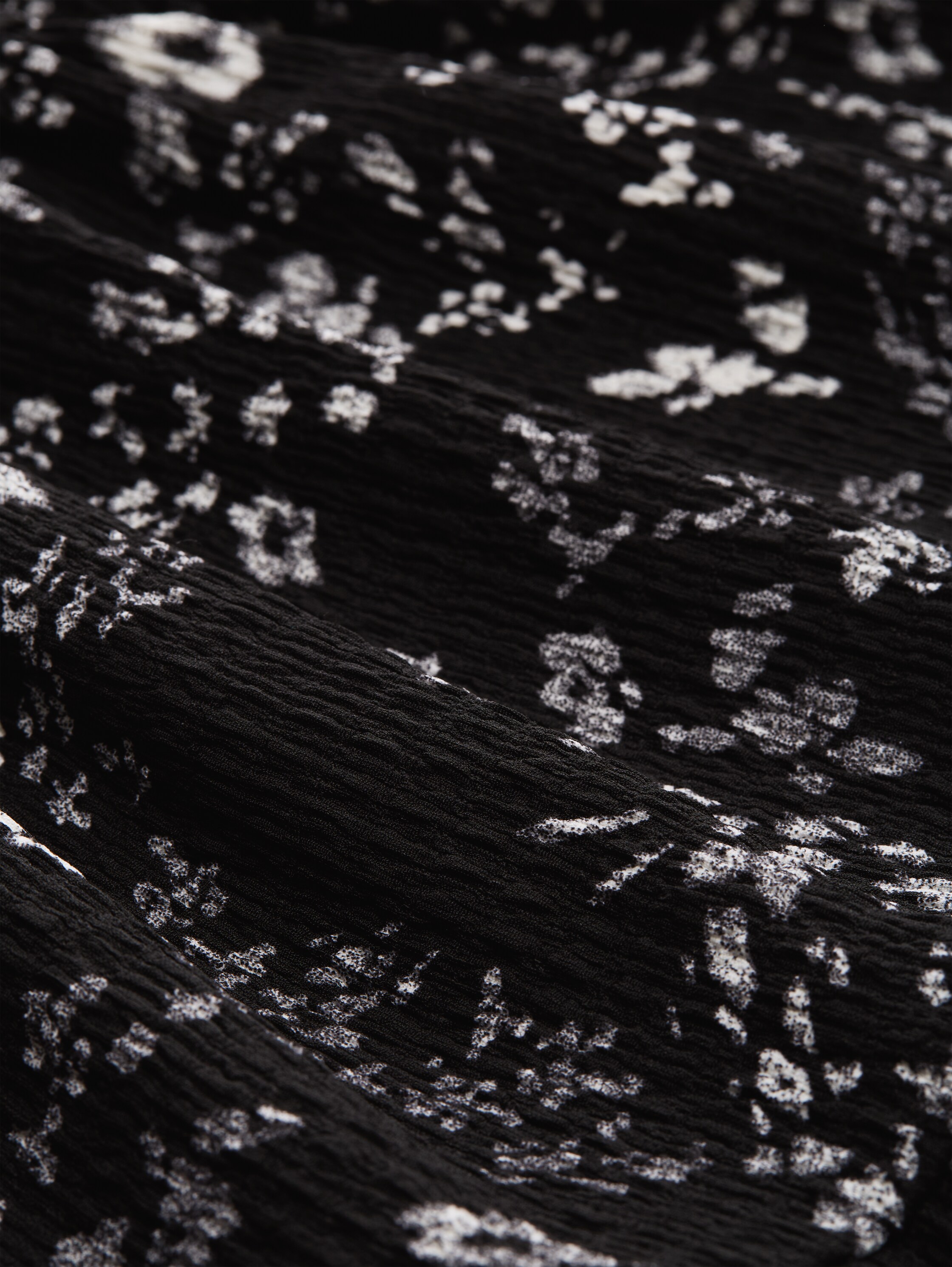 Crinkle Mini-Kleid mit Blumenmuster - black_white_flower_print - 