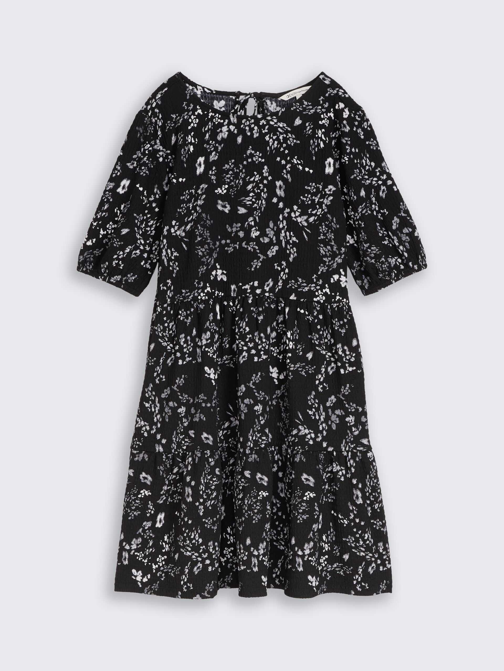 Crinkle Mini-Kleid mit Blumenmuster - black white flower print - Vorder-Produkt-Ansicht