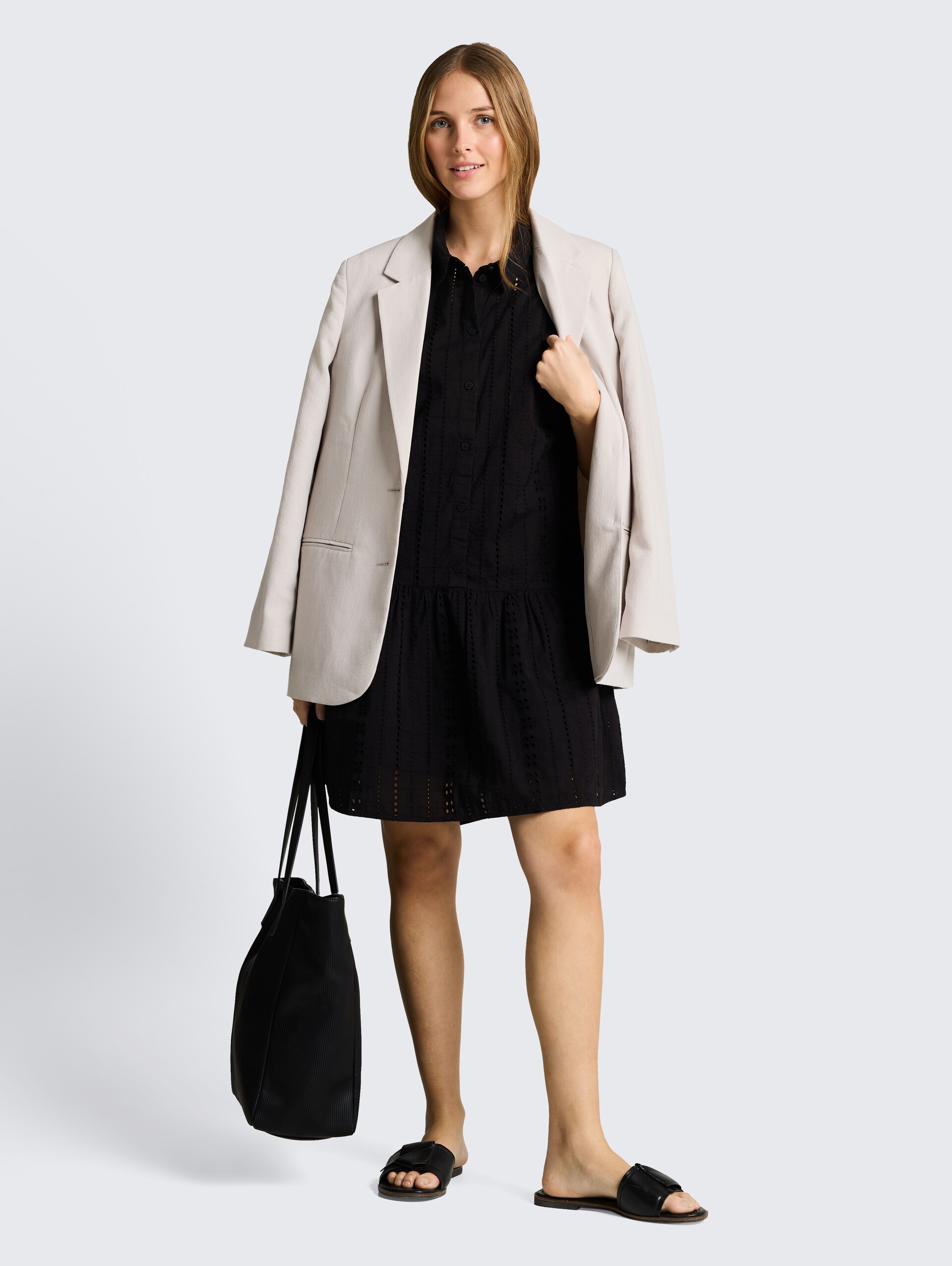 Mini-Kleid mit Lockstickerei - deep black - seitliche Model-Ansicht