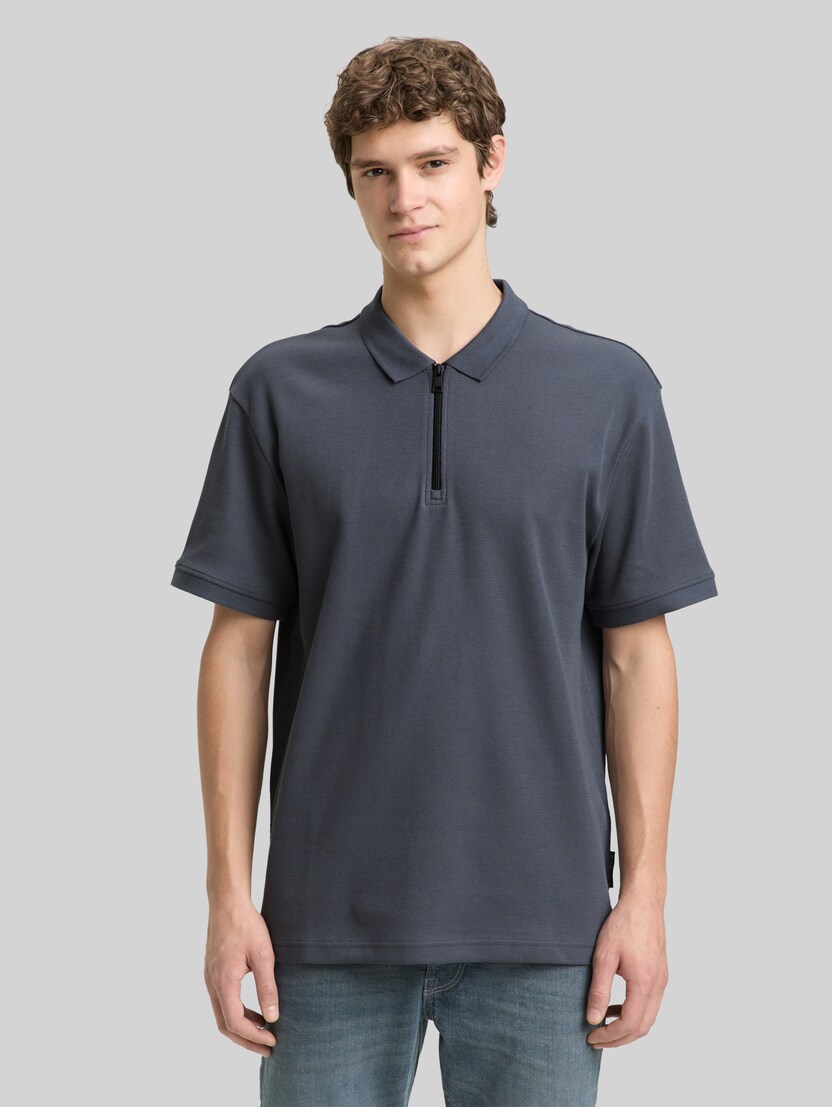 Relaxed Fit Poloshirt mit Reißverschluss von Denim Male, urban medium grey