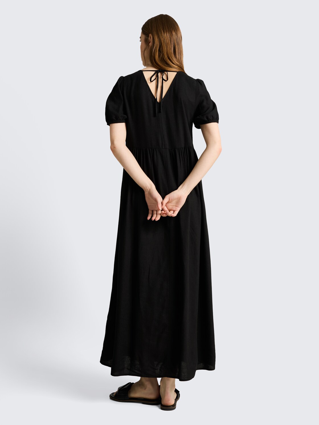 Midi-Kleid mit Leinenanteil - deep black - Model-Rückansicht