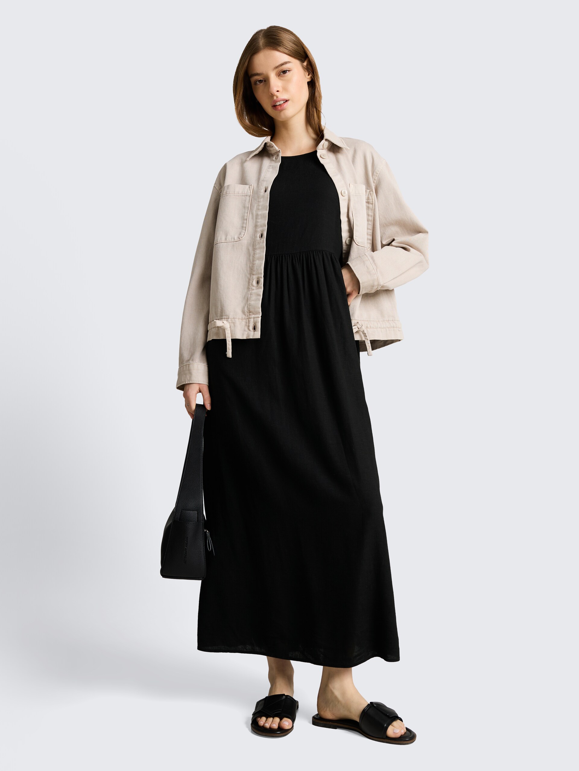 Midi-Kleid mit Leinenanteil - deep black - seitliche Model-Ansicht