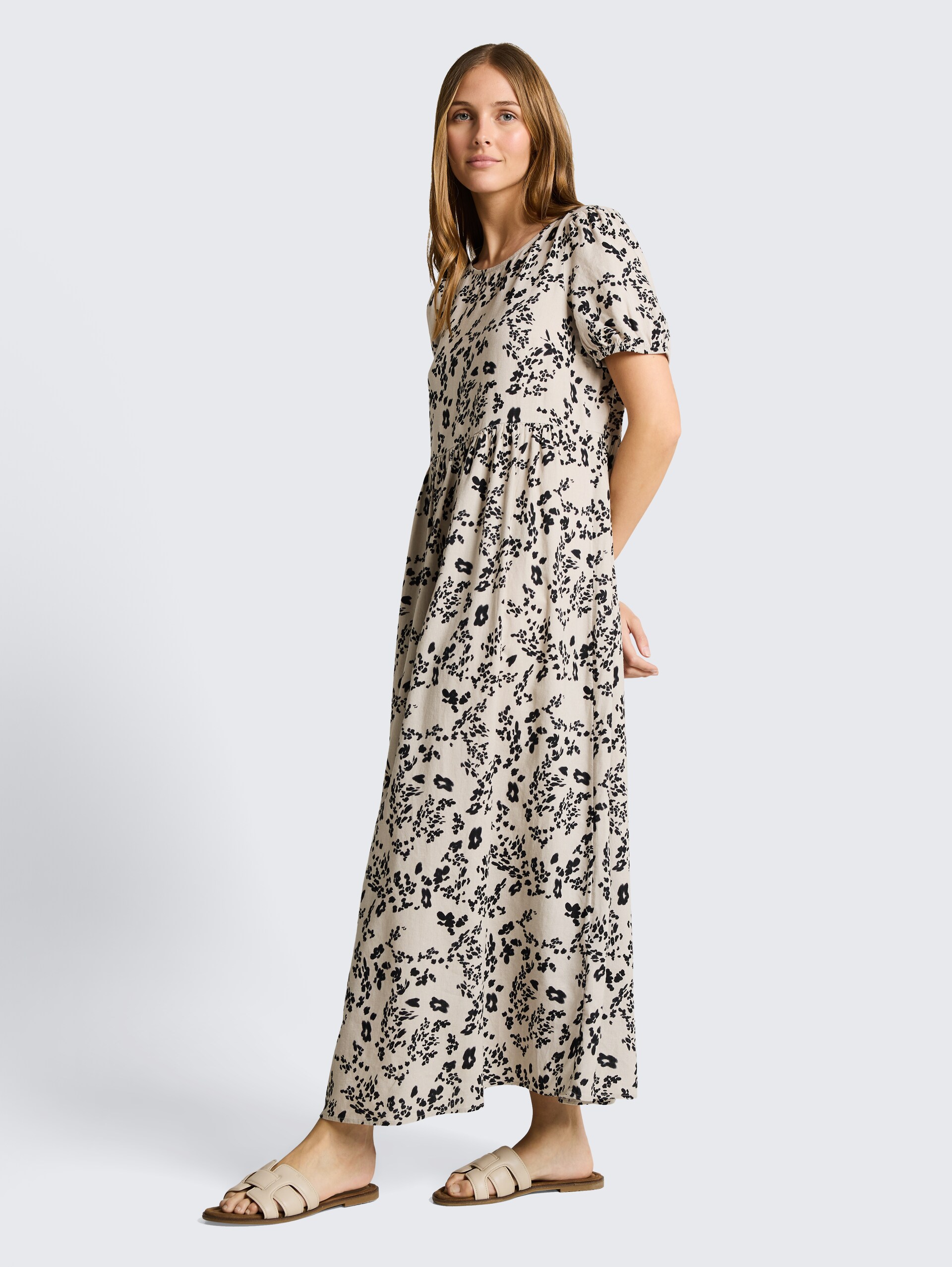 Midi-Kleid mit Leinenanteil - beige black flower print - seitliche Model-Ansicht