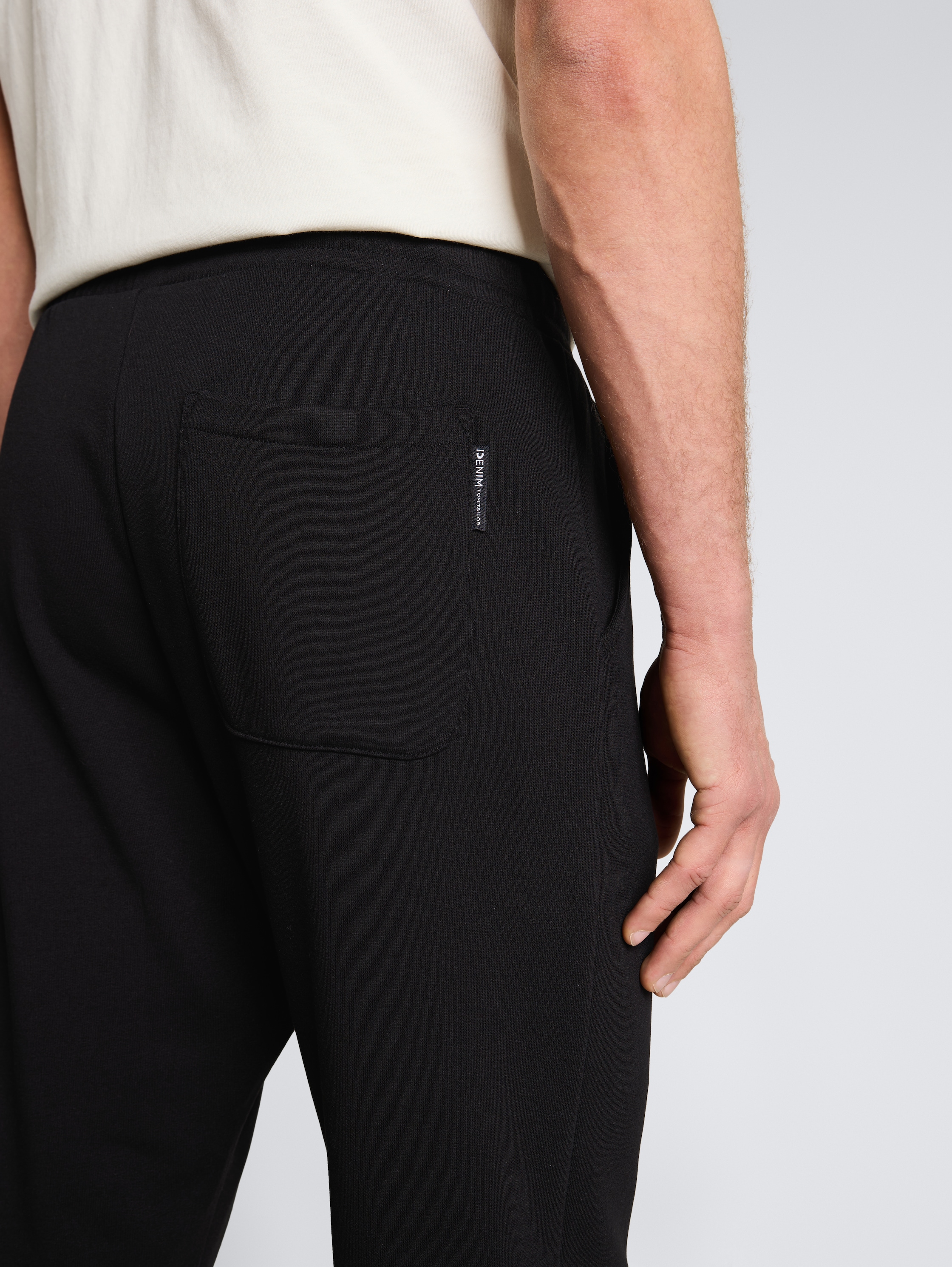 Basic Jogginghose - Black - Detail-Model-Ansicht