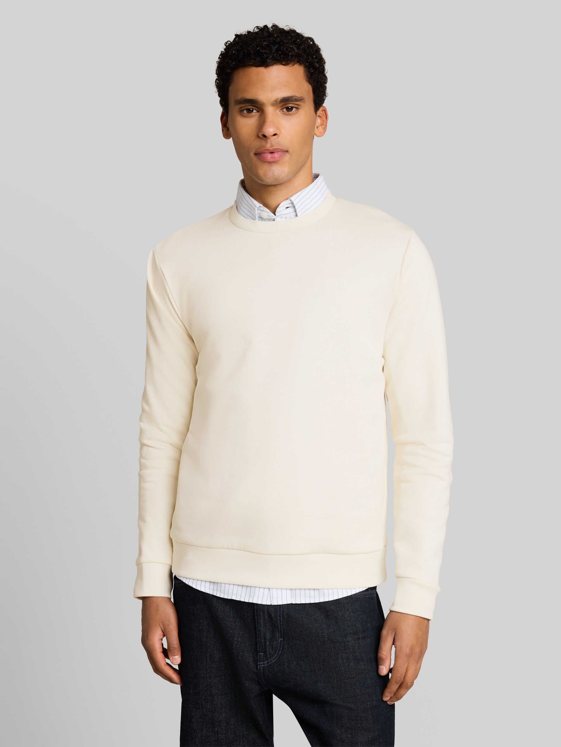 Basic sweatshirt - Gardenia White - Nek model vooraanzicht
