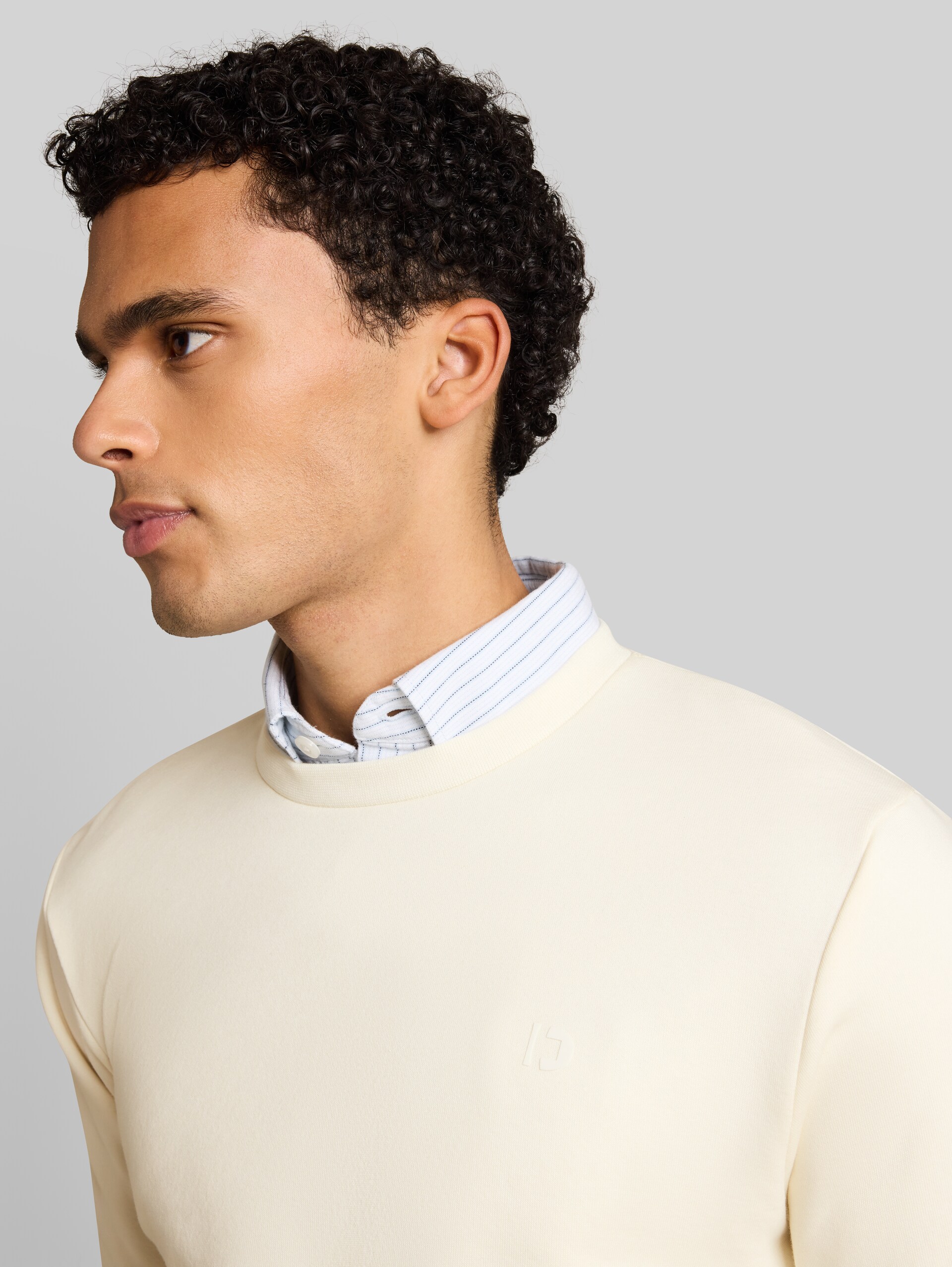 Basic sweatshirt - Gardenia White - Detailaanzicht model