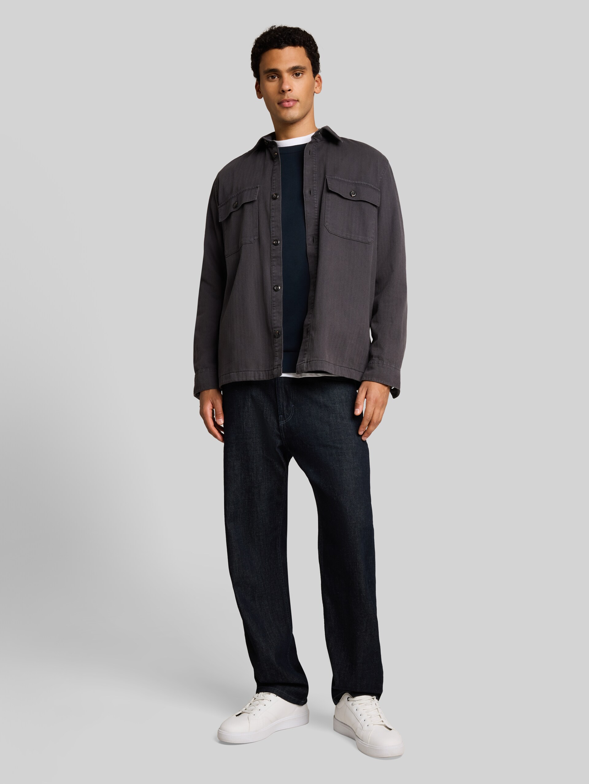 Basic sweatshirt - sky captain blue - Model vooraanzicht