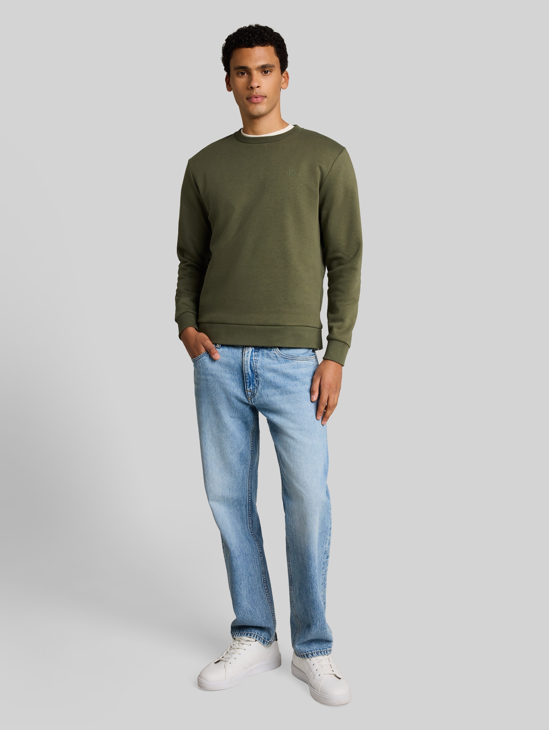 Basic sweatshirt - urban olive green - Model vooraanzicht