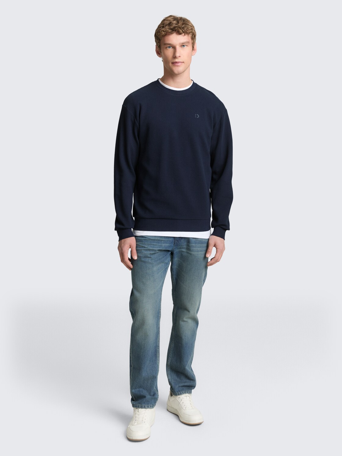 Sweatshirt aus Baumwolle - sky captain blue - Model-Vorderansicht