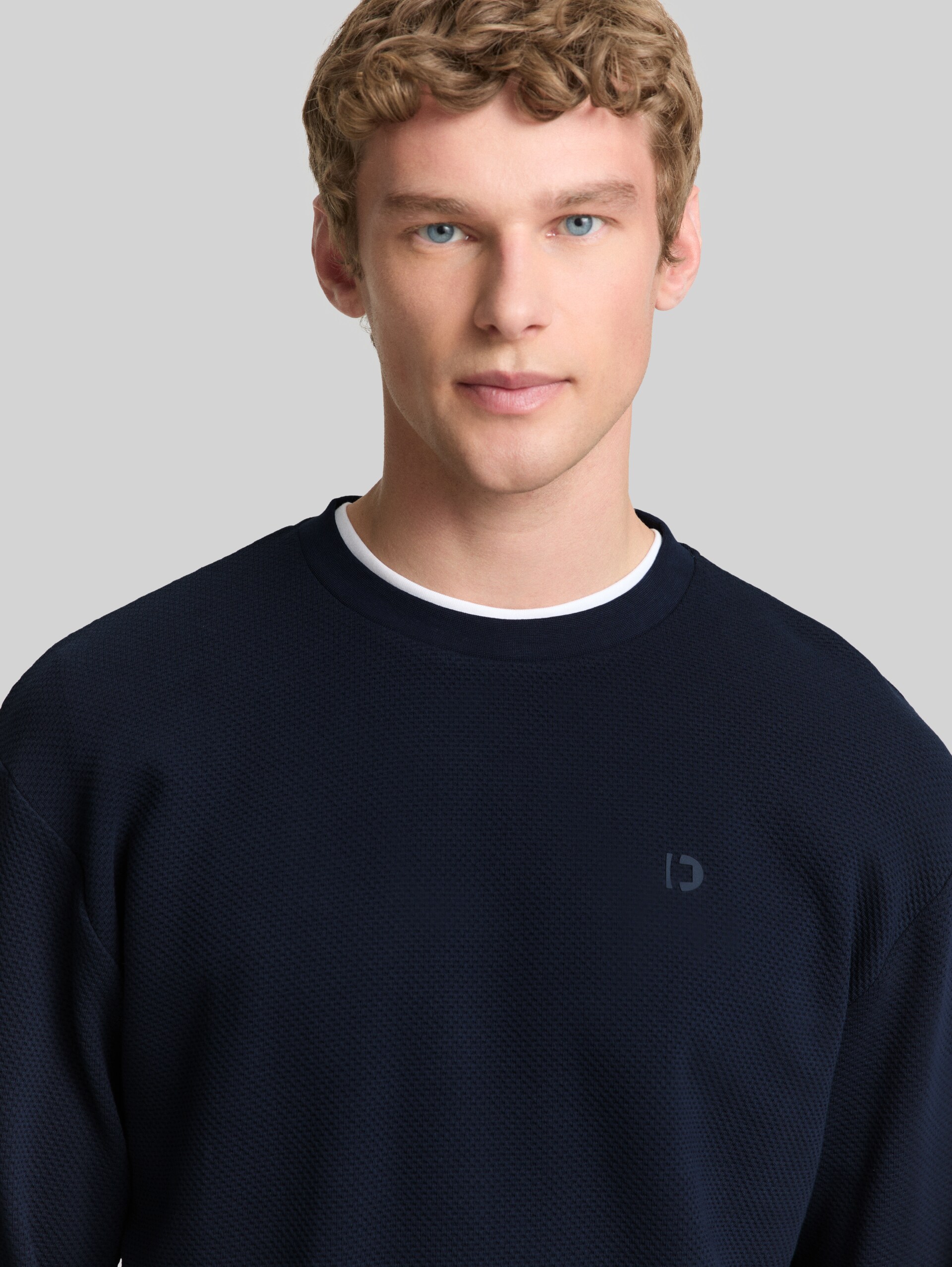 Cotton sweatshirt - sky captain blue - Detail model view