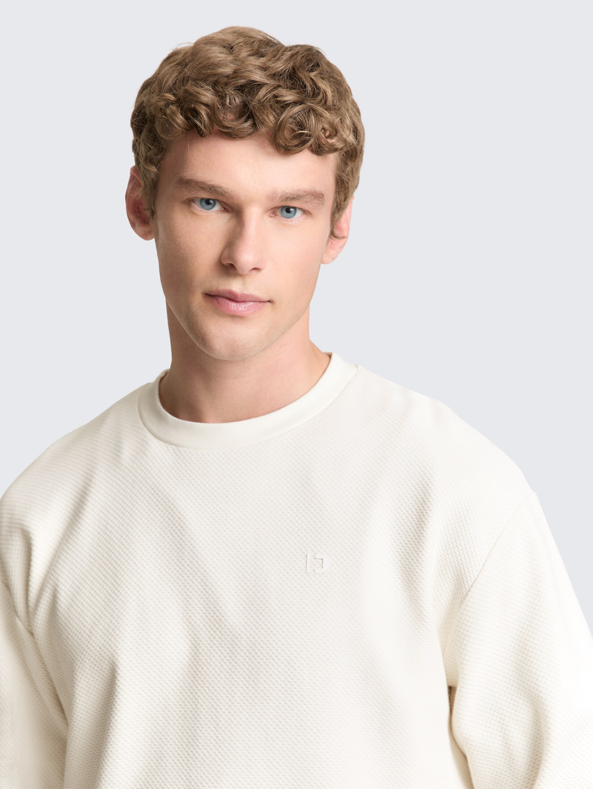 Sweatshirt aus Baumwolle - Wool White - Detail-Model-Ansicht