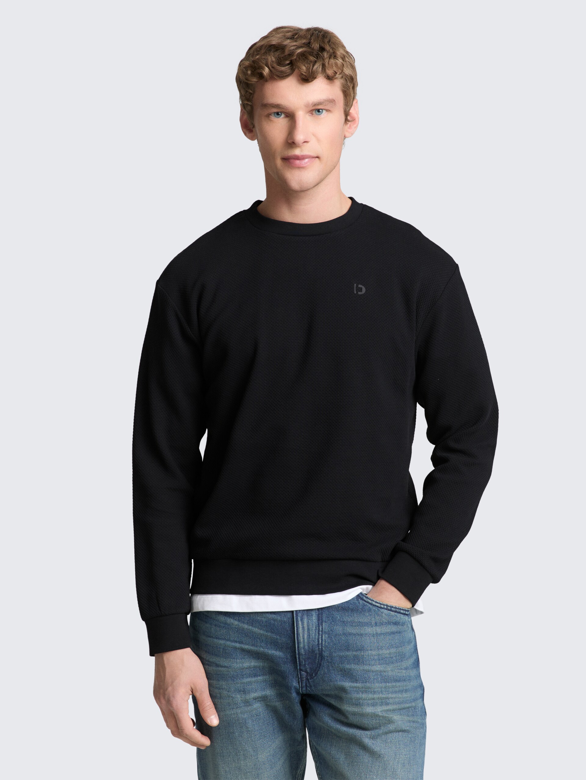 Sweatshirt aus Baumwolle - Black - Ausschnitt Model-Vorderansicht