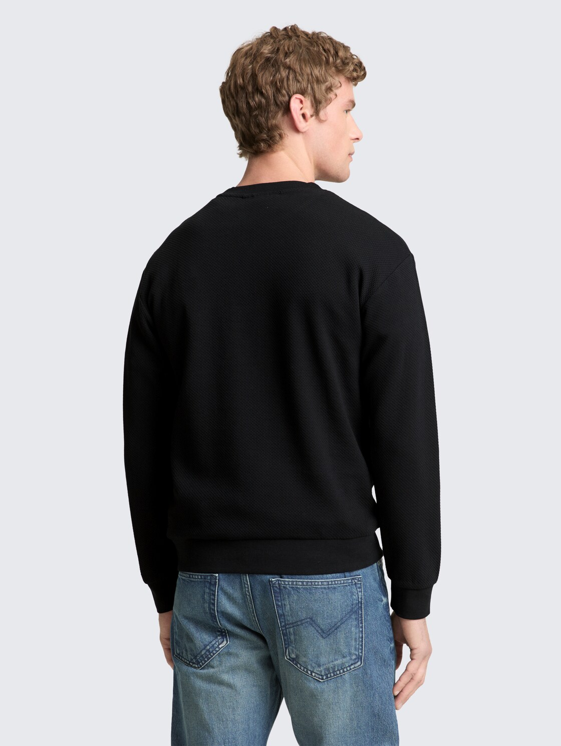 Sweatshirt aus Baumwolle - Black - Auschnitt Model-Rückansicht