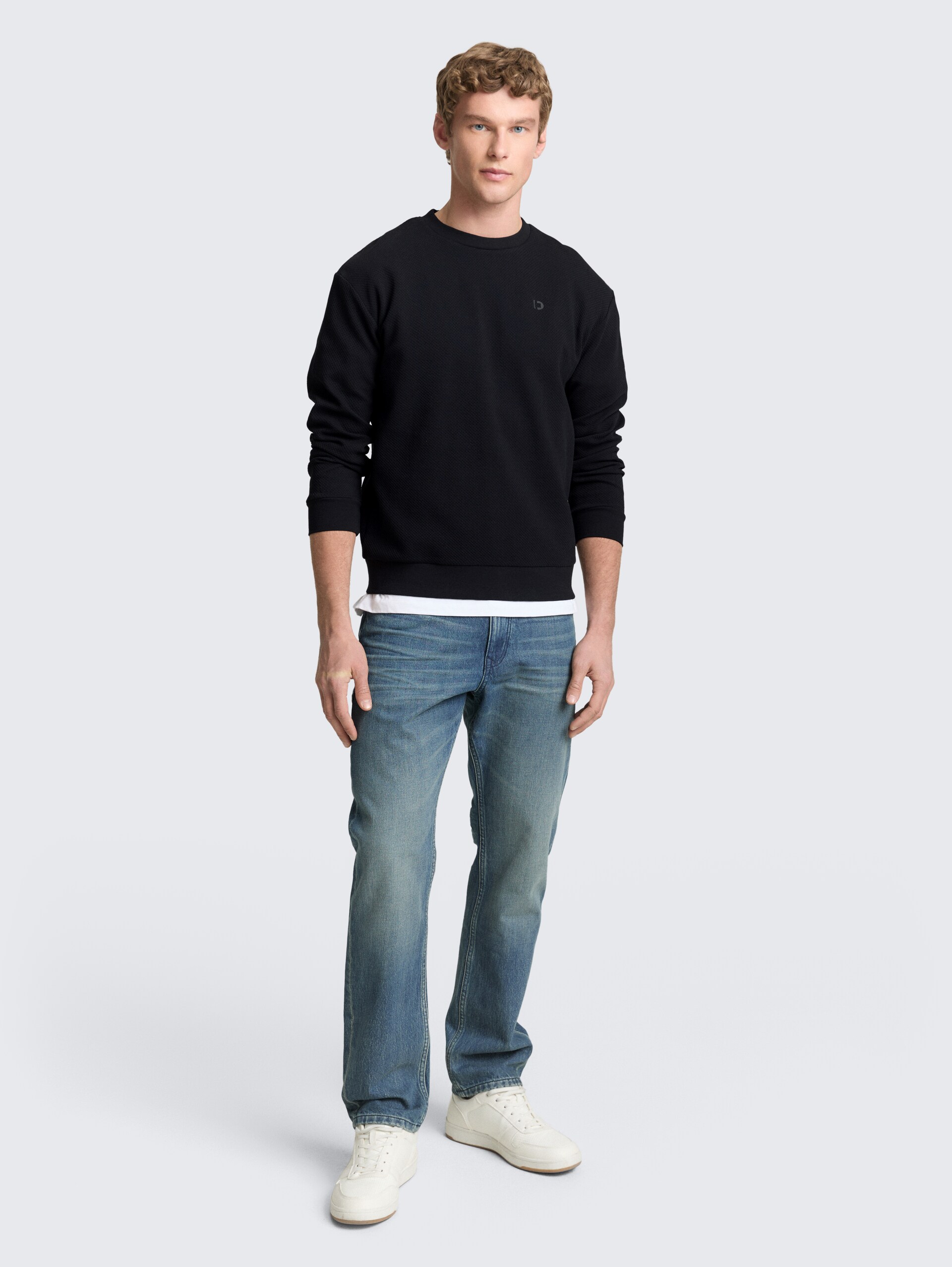 Sweatshirt aus Baumwolle - Black - Model-Vorderansicht