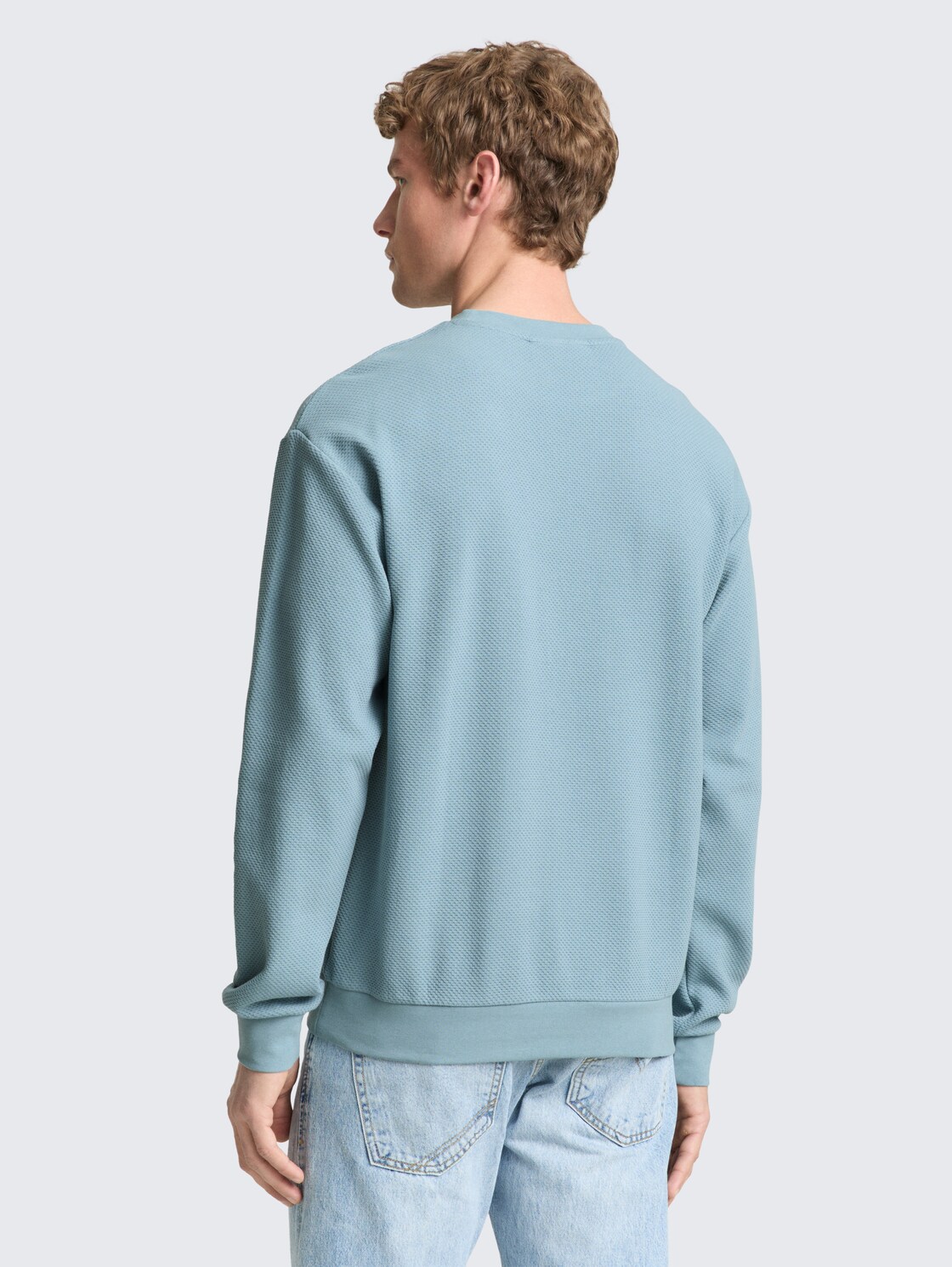 Sweatshirt aus Baumwolle - citadel blue - Auschnitt Model-Rückansicht