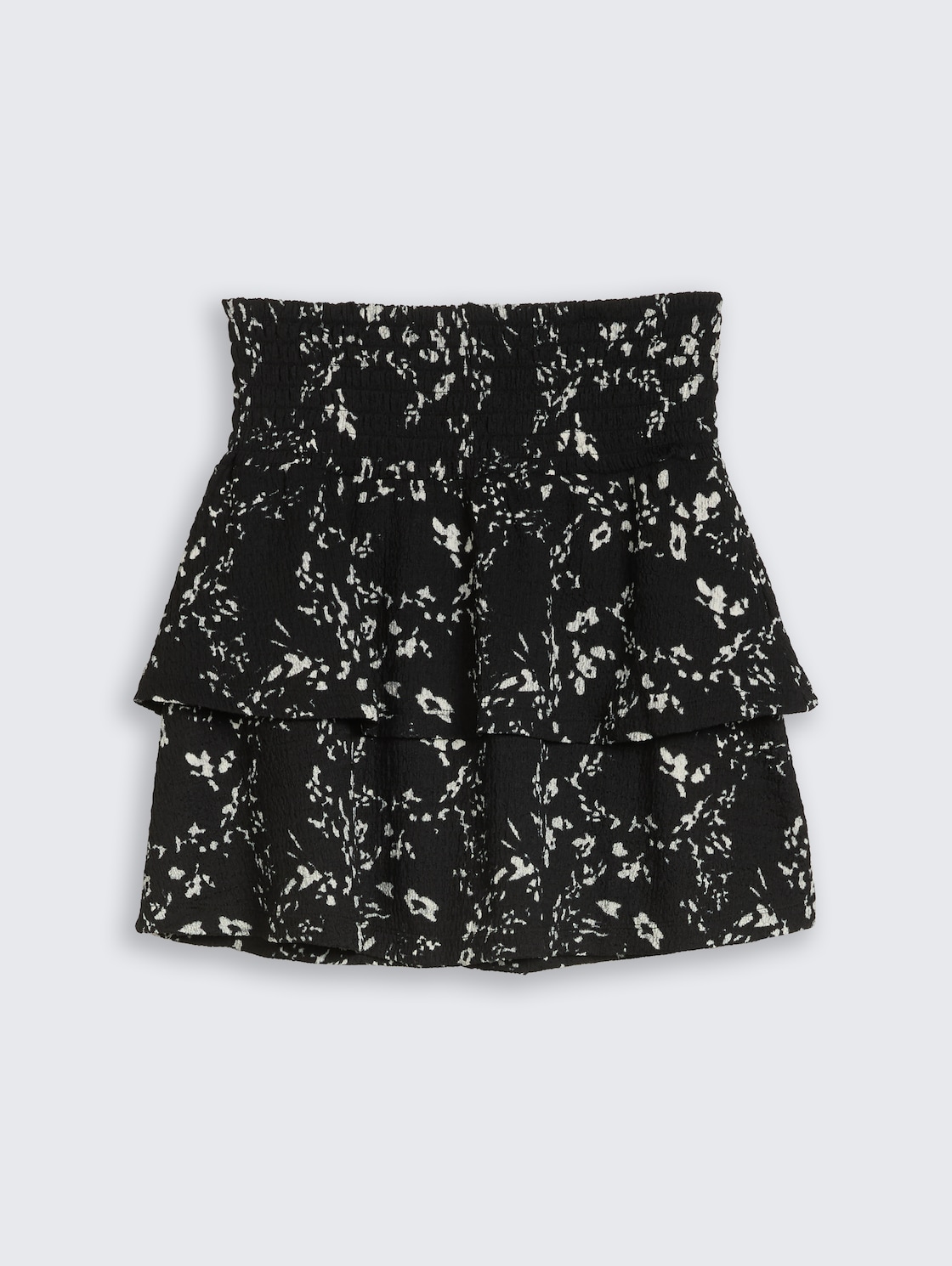 Crinkle Mini-Rock mit Volants - black white flower print - Vorder-Produkt-Ansicht