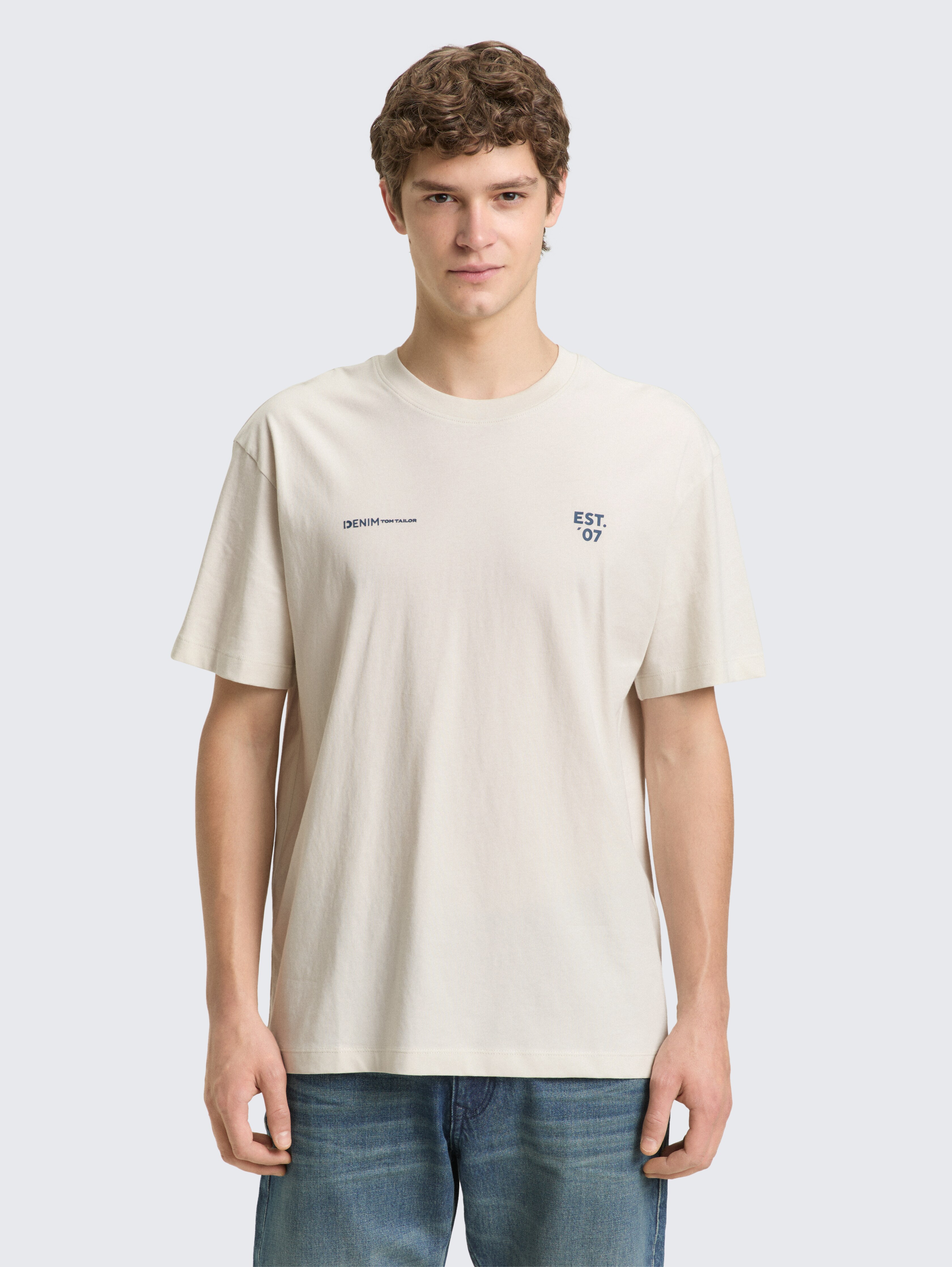 Relaxed Fit T-Shirt mit Print von Denim Male, greyish white