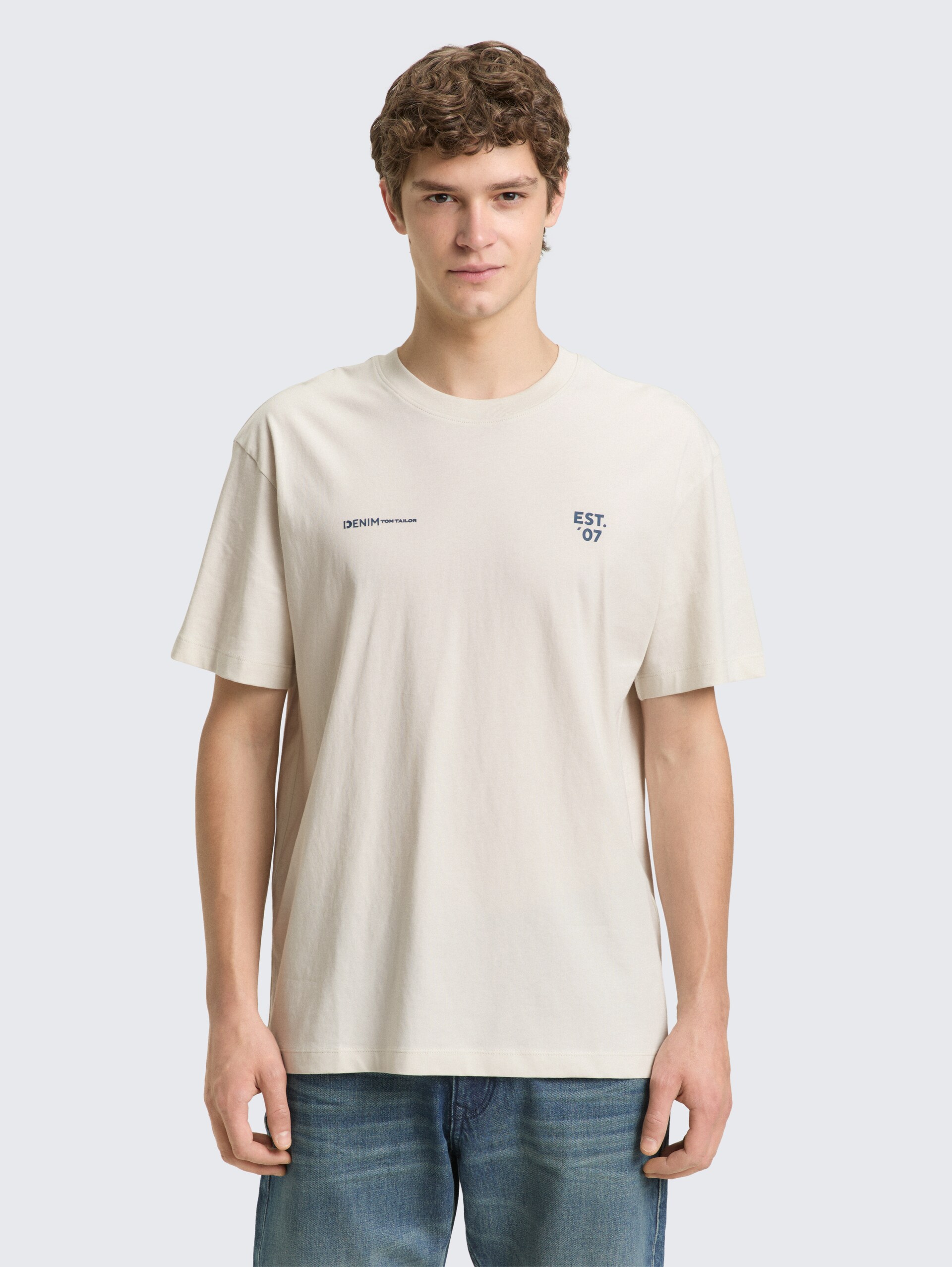 Relaxed Fit T-Shirt mit Print - greyish white - Ausschnitt Model-Vorderansicht