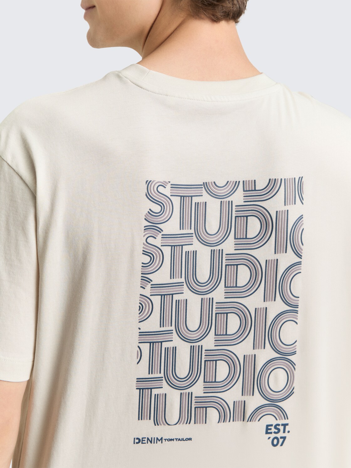 Relaxed Fit T-Shirt mit Print - greyish white - Detail-Model-Ansicht