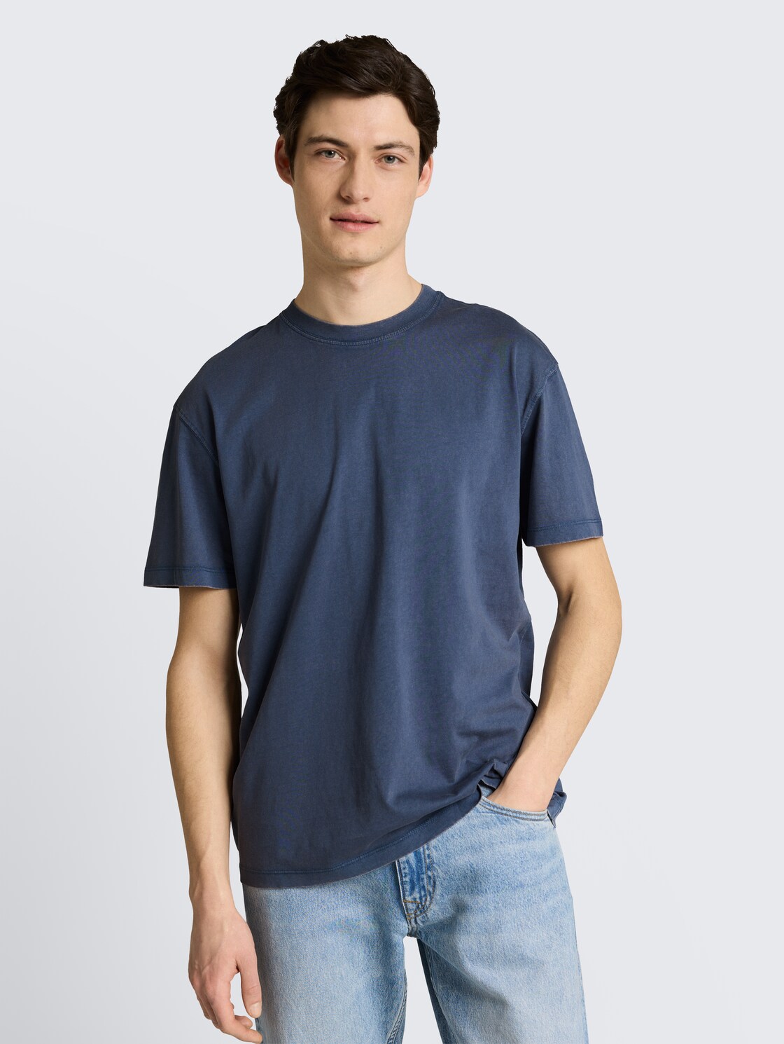 Relaxed Fit T-Shirt aus Baumwolle - nighttime blue - Ausschnitt Model-Vorderansicht
