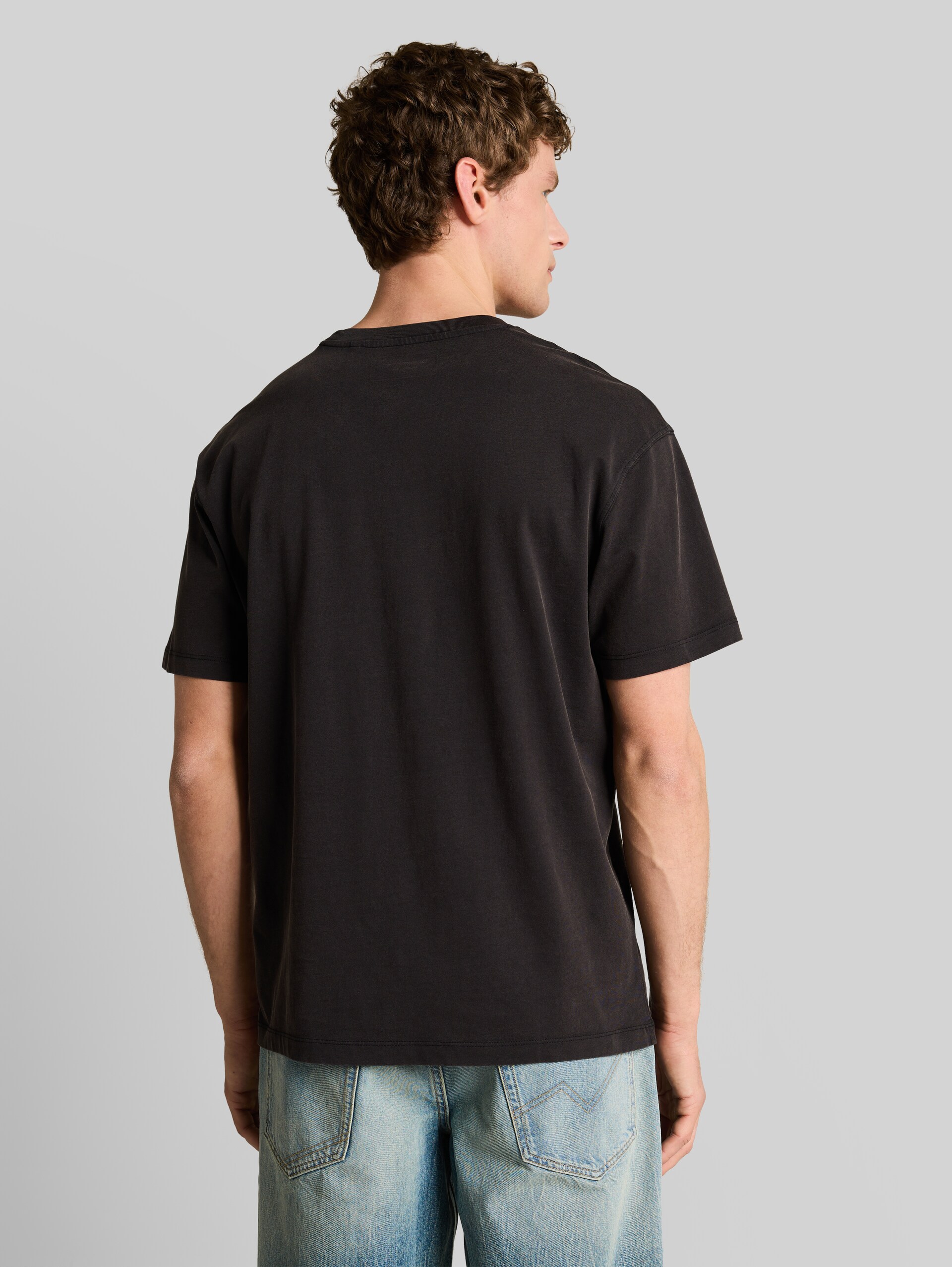 Relaxed fit cotton T-shirt - Black - Neckline model-back view