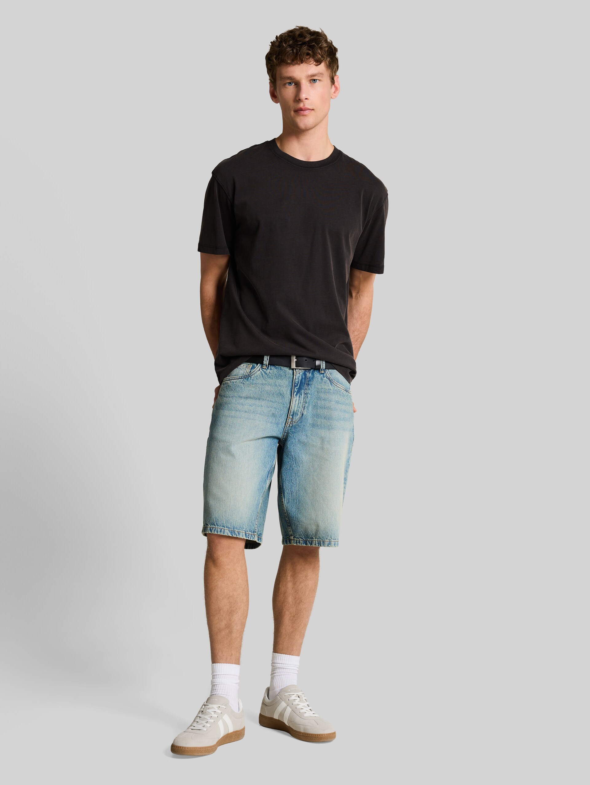 Relaxed fit cotton T-shirt - Black - Model front view