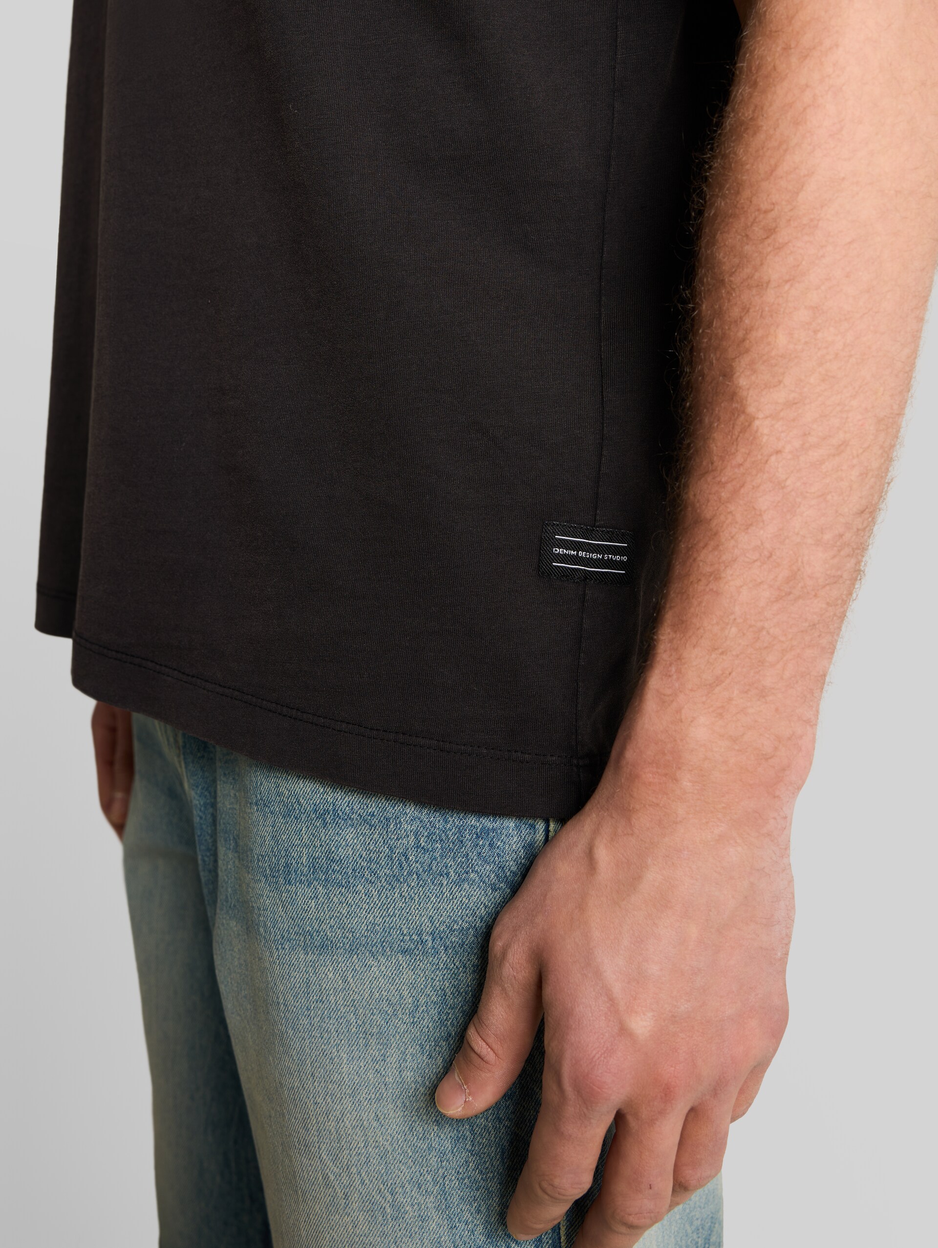 Relaxed fit cotton T-shirt - Black - Detail model view