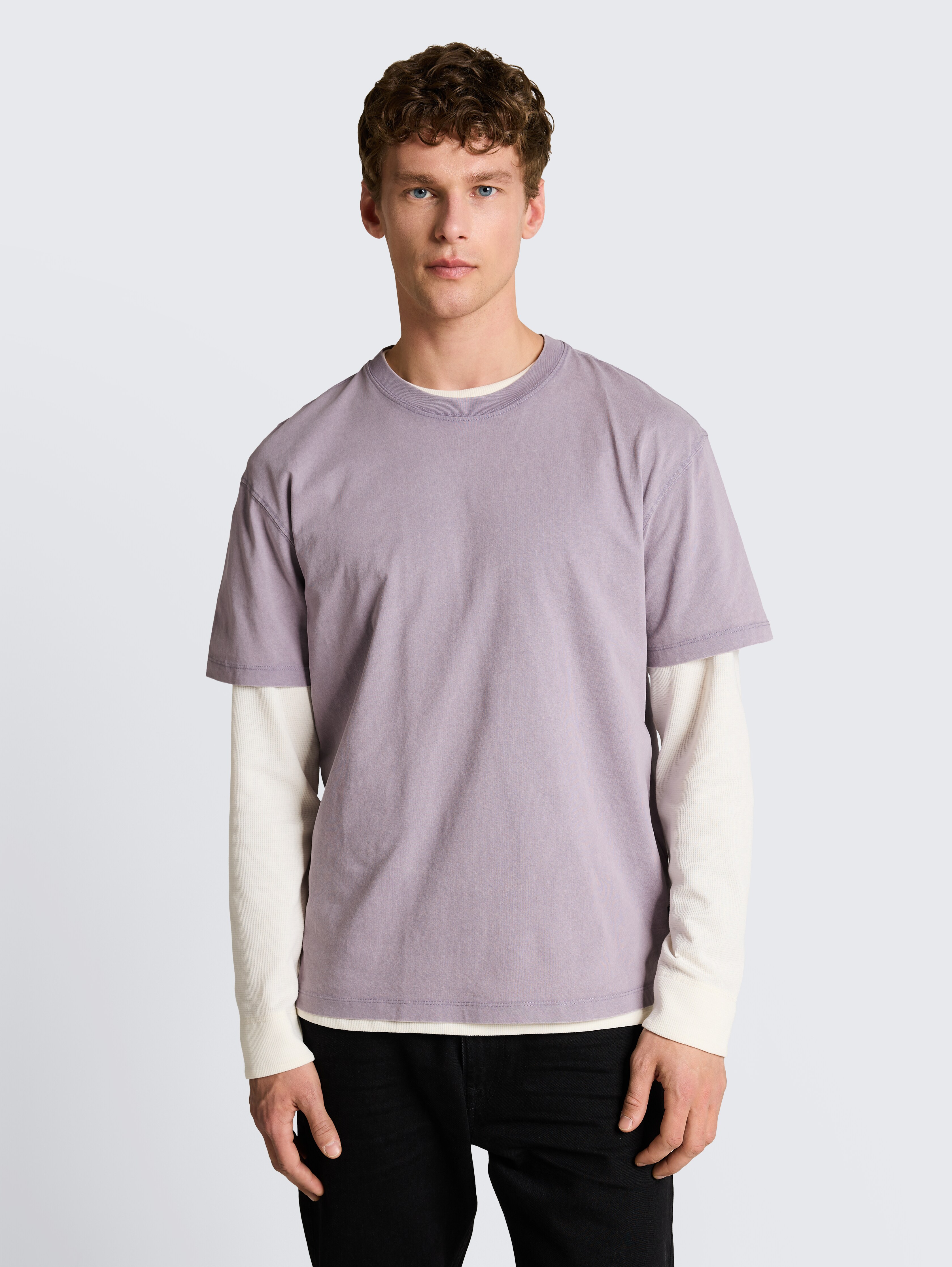 Relaxed Fit T-Shirt aus Baumwolle von Denim Male, soft lilac grey