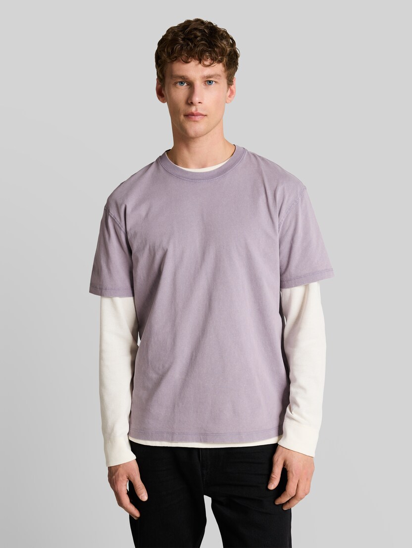 Relaxed Fit T-Shirt aus Baumwolle von Denim Male, soft lilac grey
