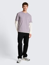 Relaxed Fit T-Shirt aus Baumwolle - soft lilac grey - Model-Vorderansicht