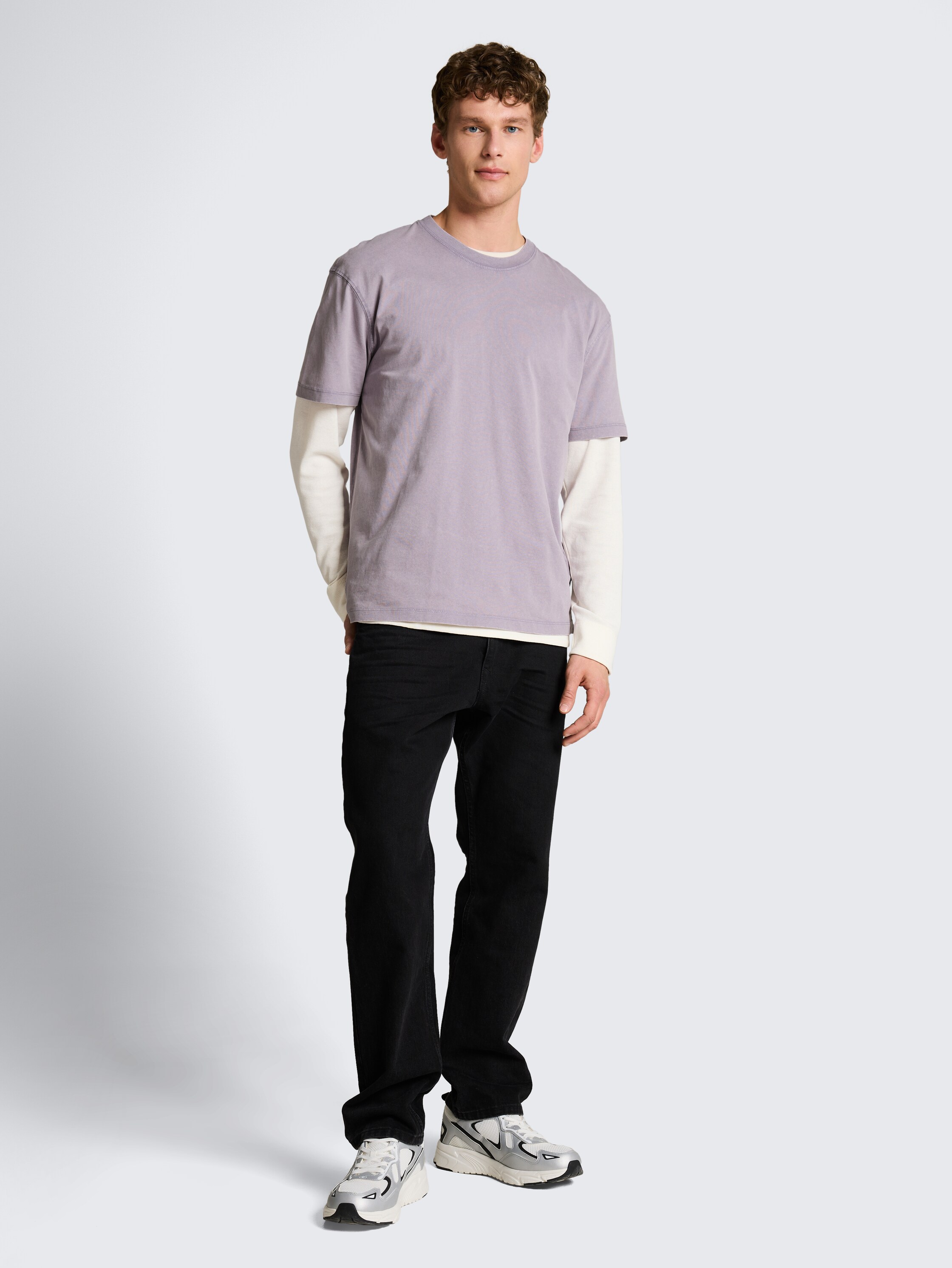 Relaxed fit T-shirt van katoen - soft lilac grey - Model vooraanzicht
